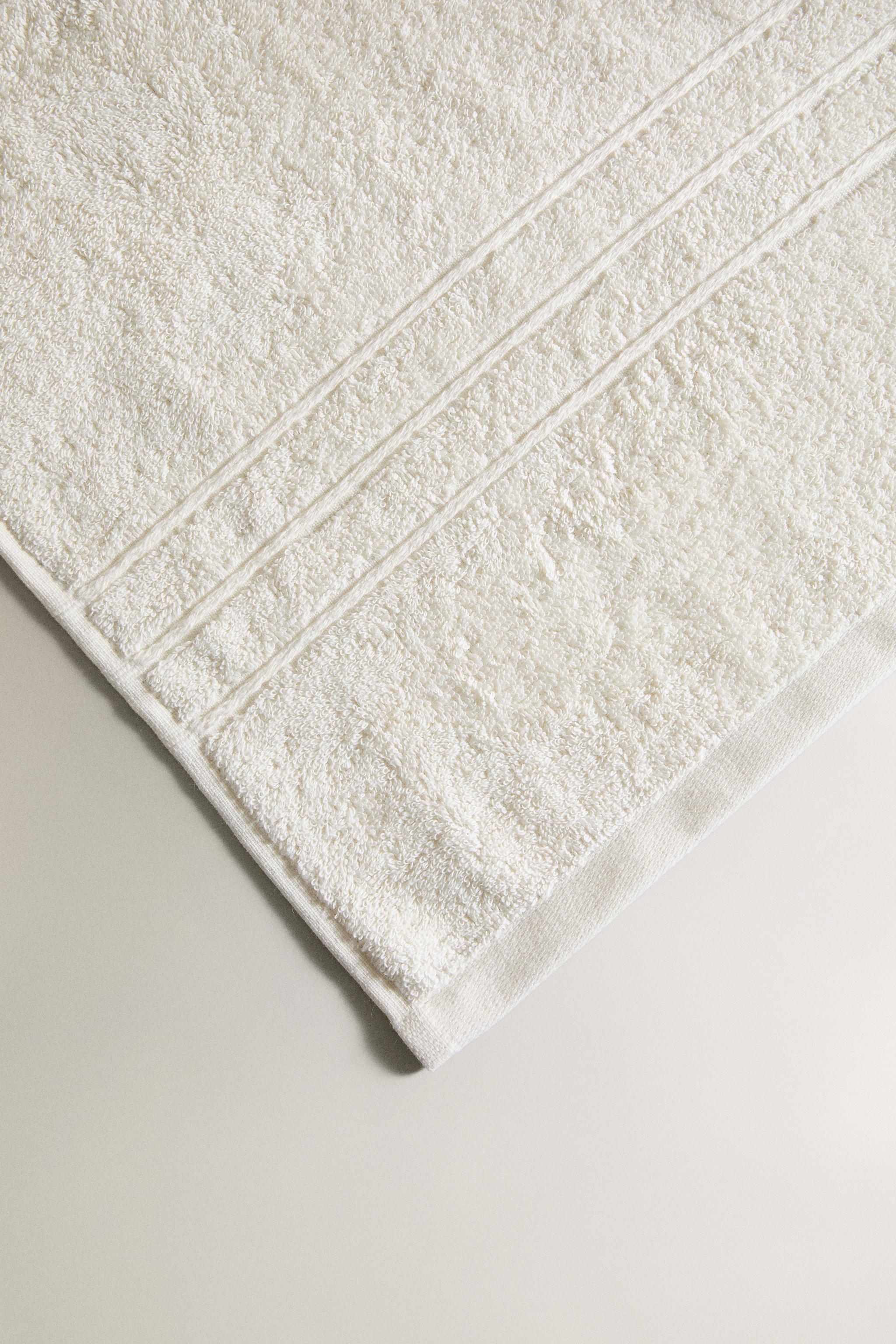 BATH TOWEL WITH BORDER