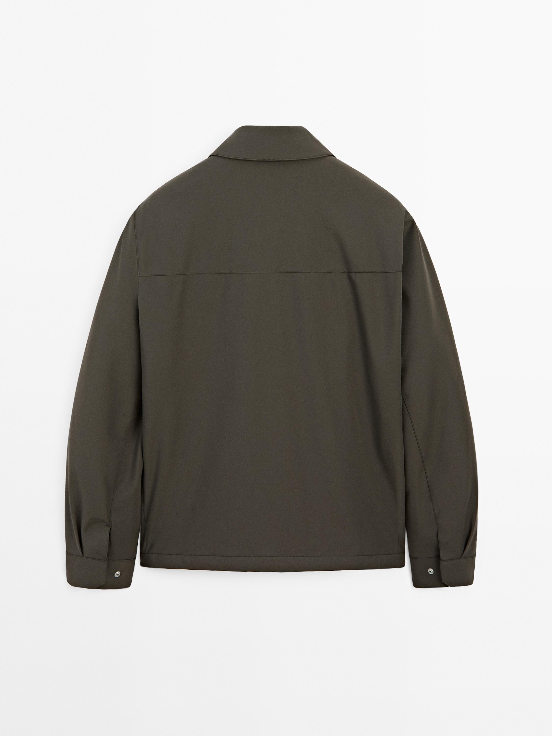 Lightweight water-repellent jacket