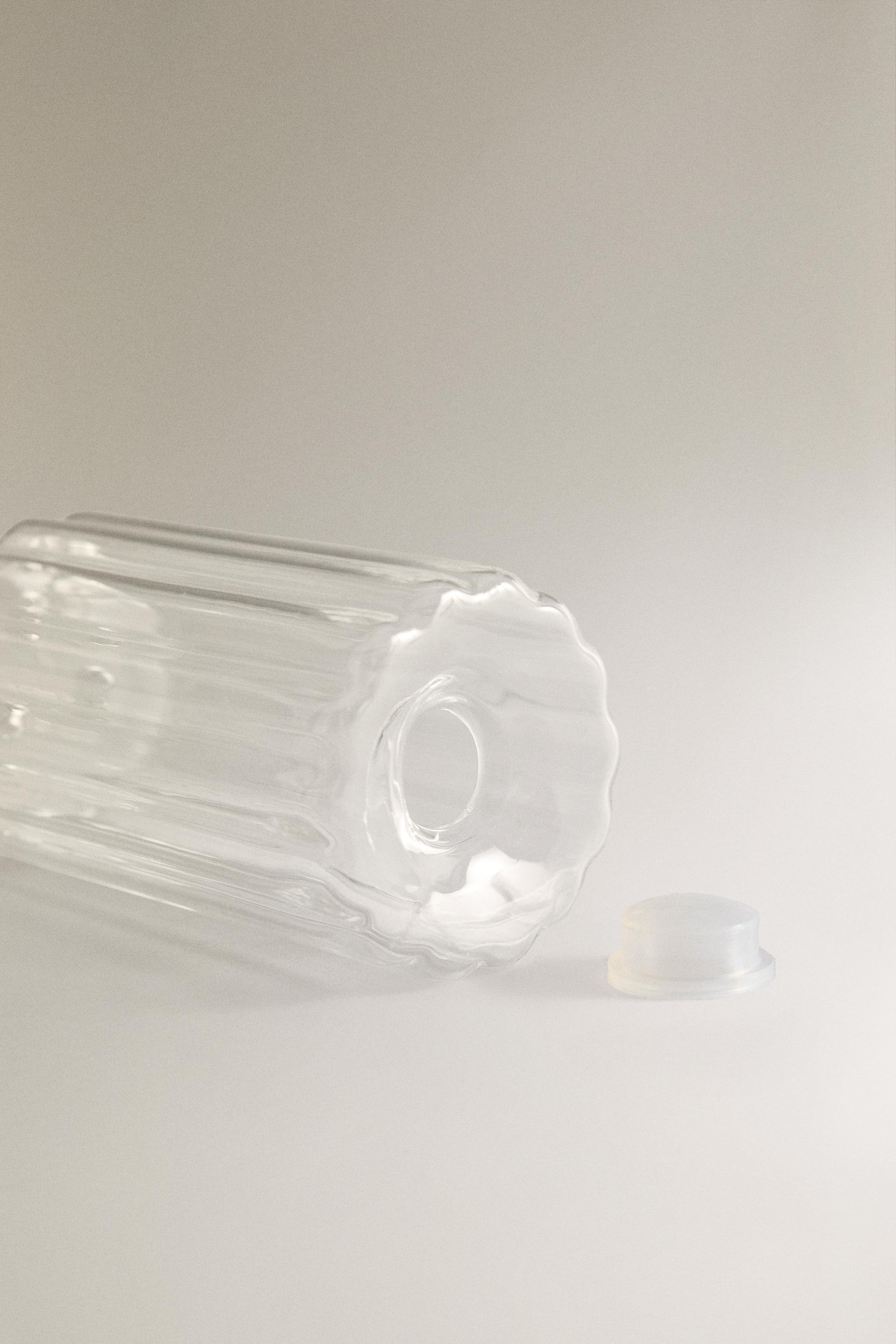 BOROSILICATE GLASS SALT SHAKER