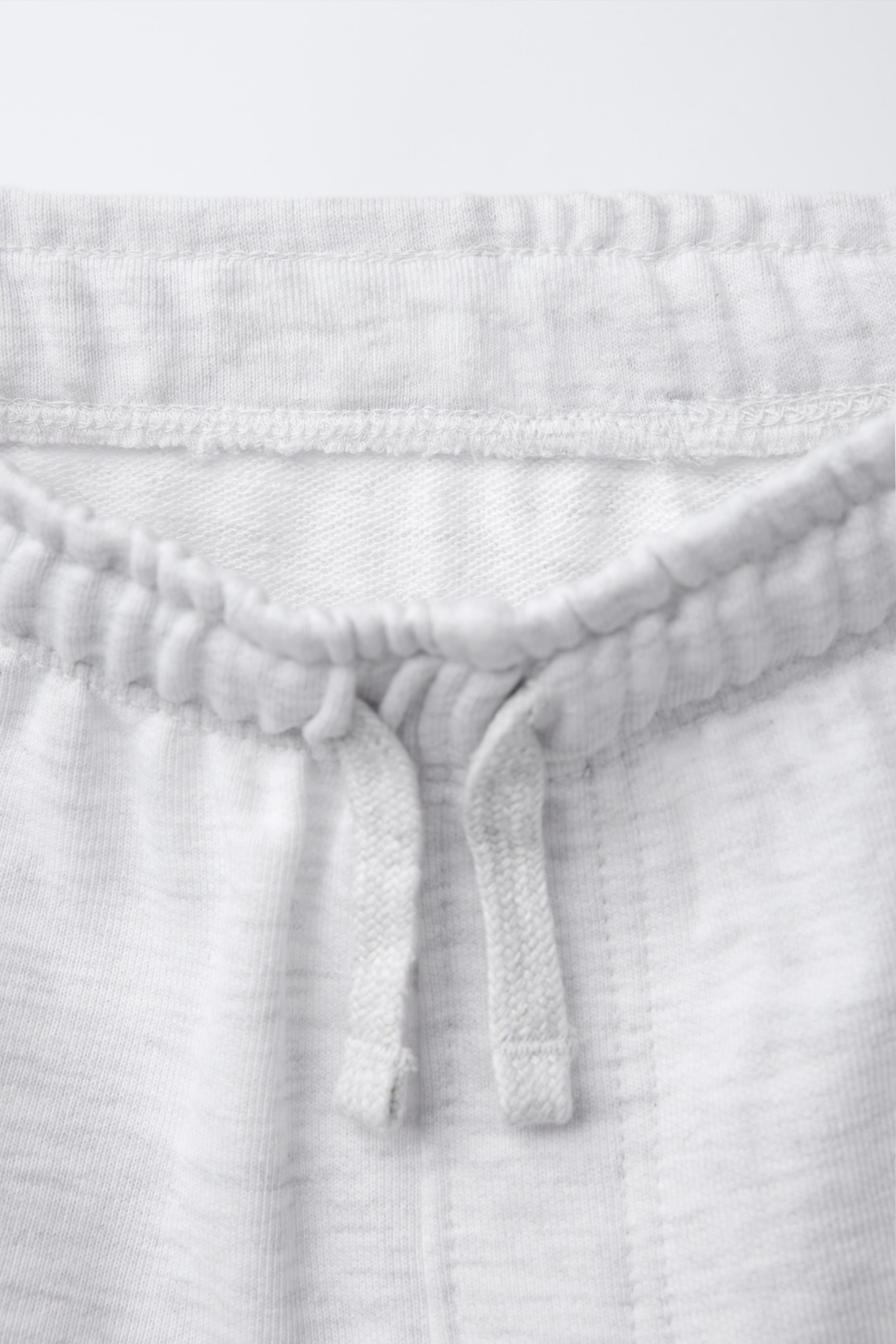 STRAIGHT FIT EMBOSSED TEXT TERRY SHORTS