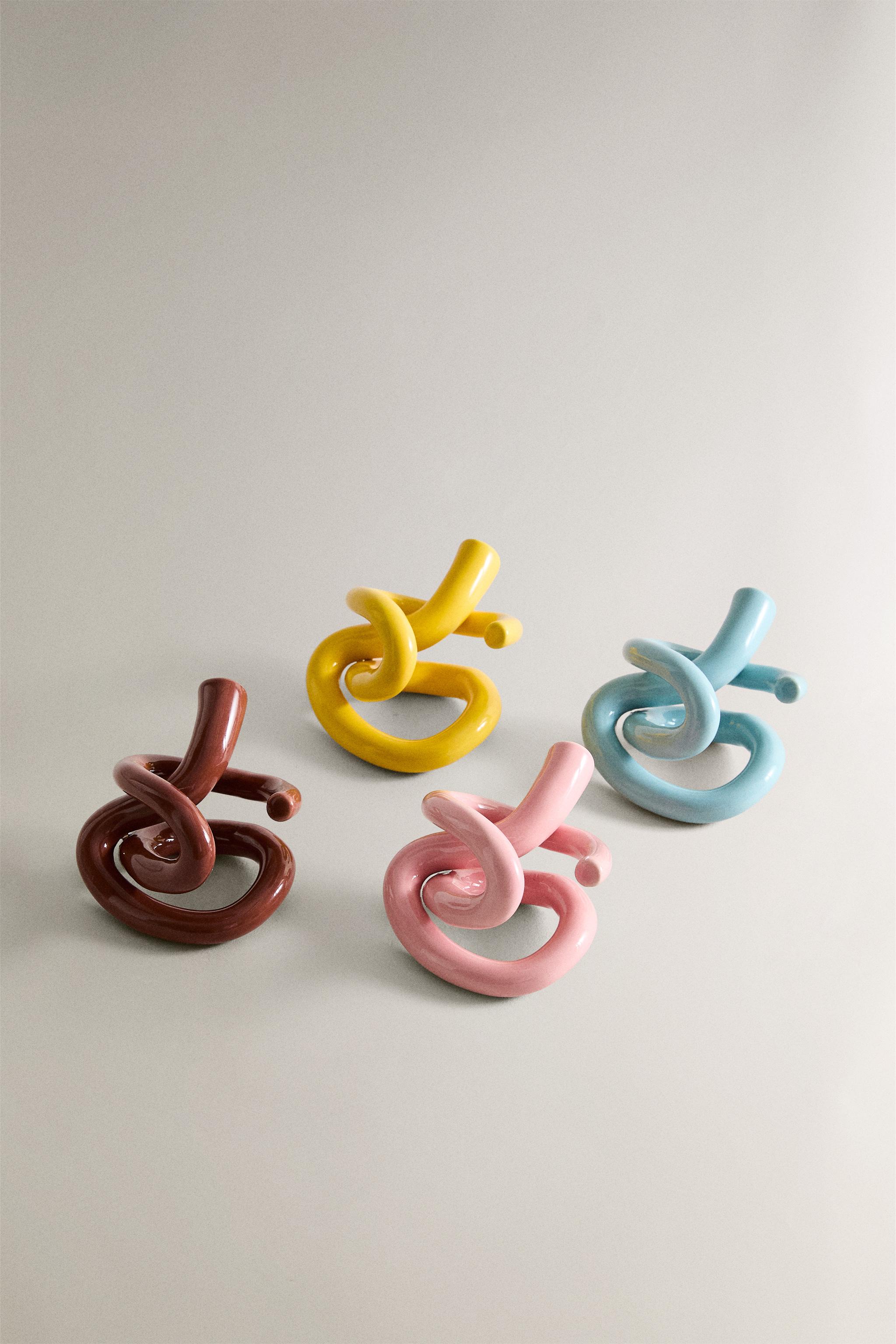 SET OF TEXTURED CERAMIC NAPKIN RINGS (SET OF 4) X COLLAGERIE