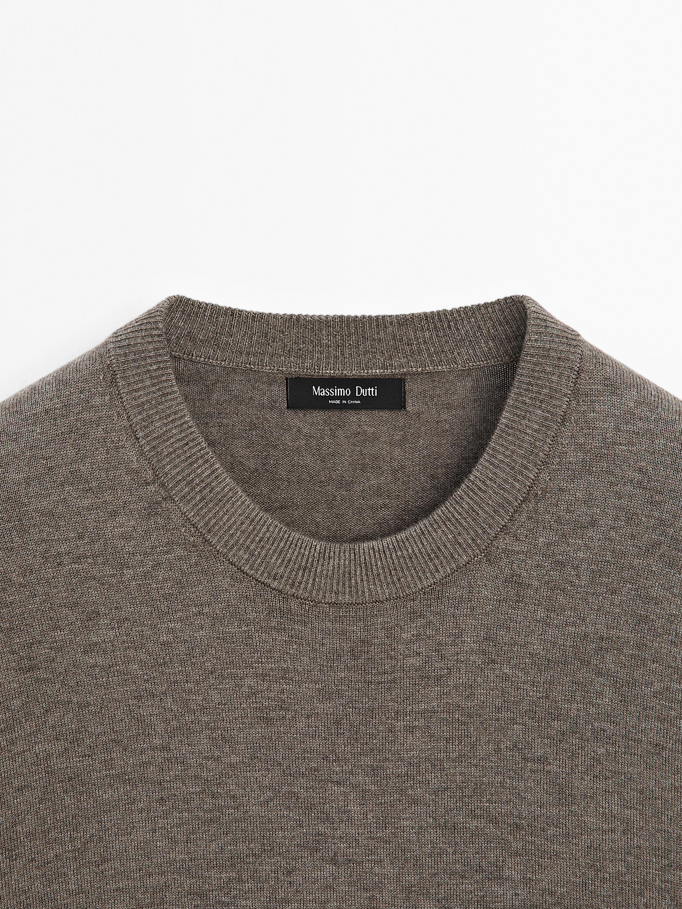 Crew neck knit sweater