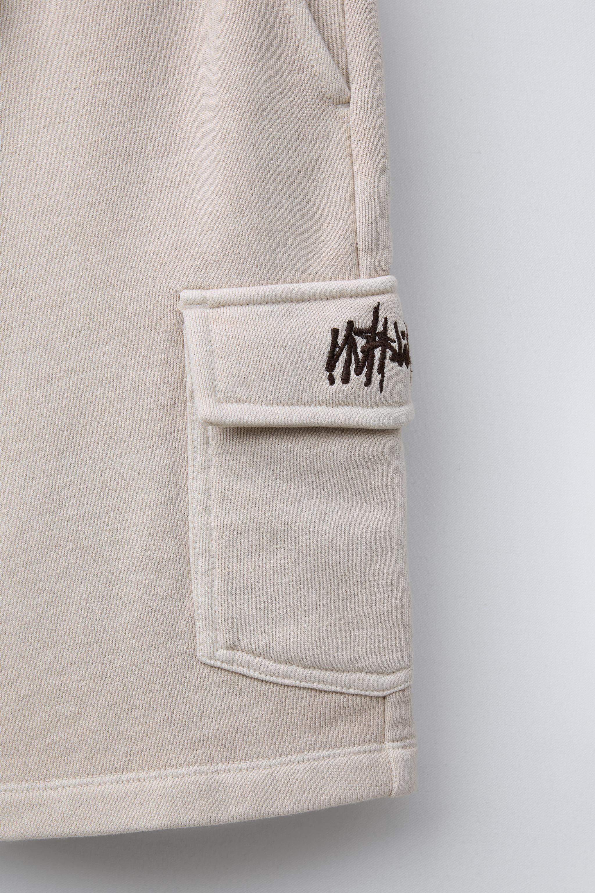 STRAIGHT FIT GRAFFITI CARGO PLUSH SHORTS