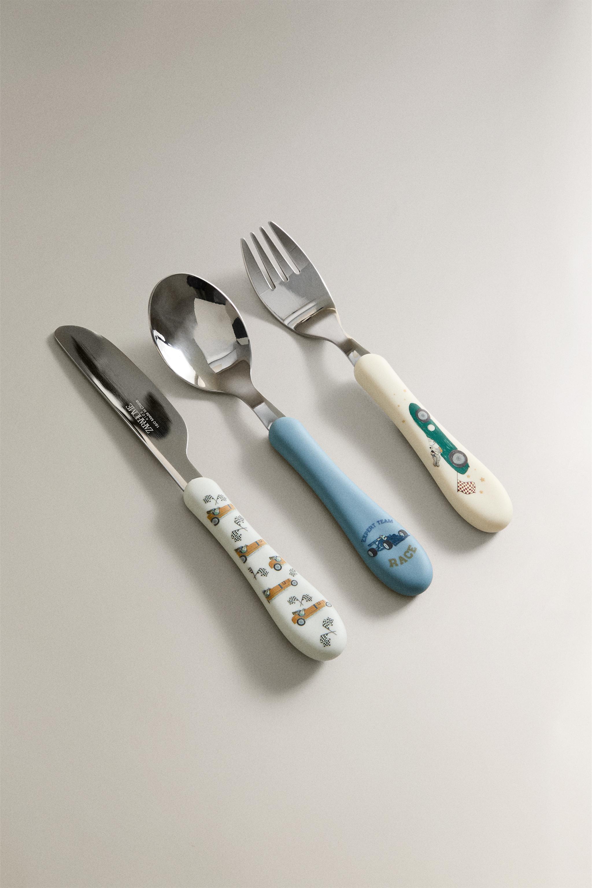 CHILDREN'S RACING DOG FLATWARE SET