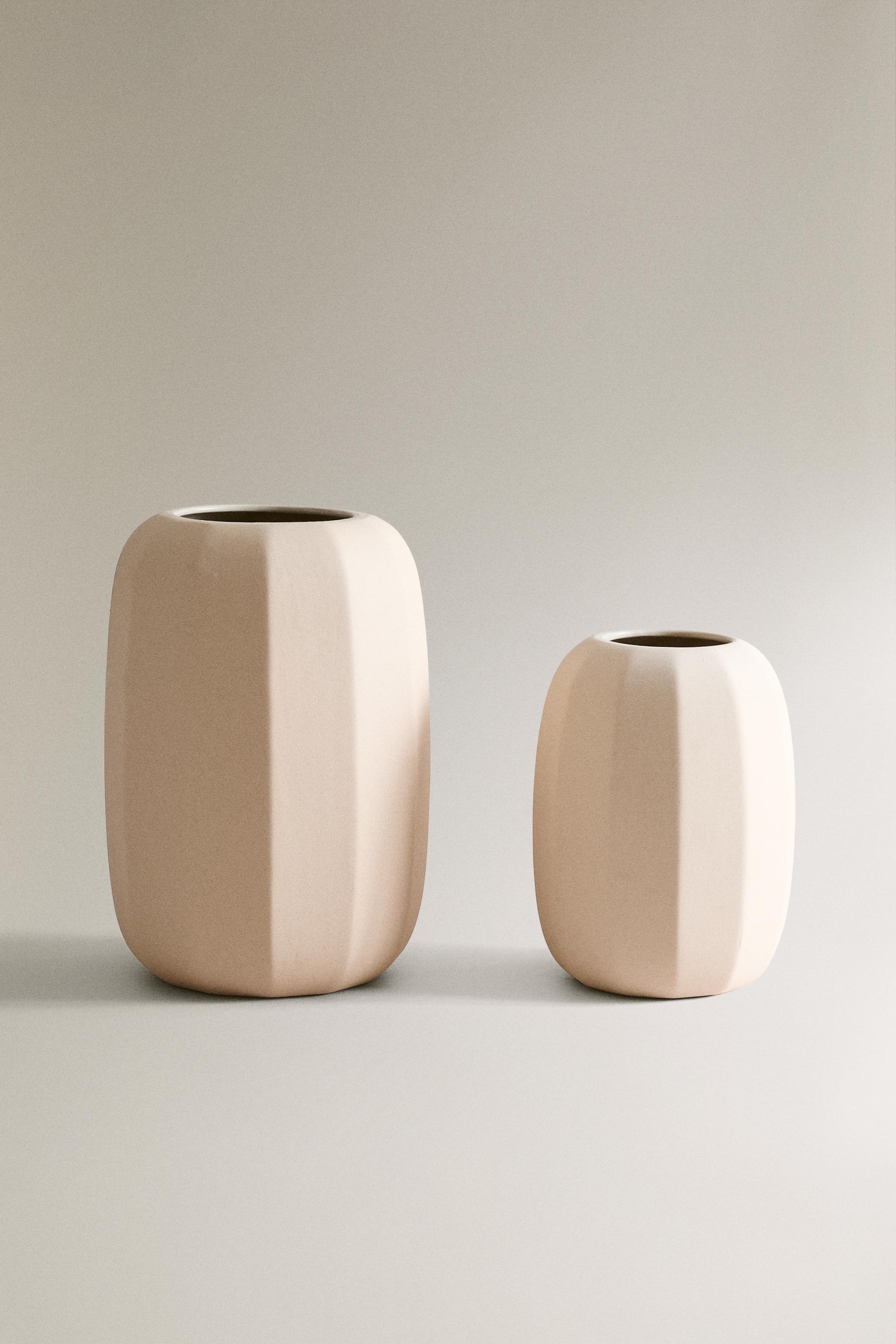 STONEWARE VASE WITH LINES