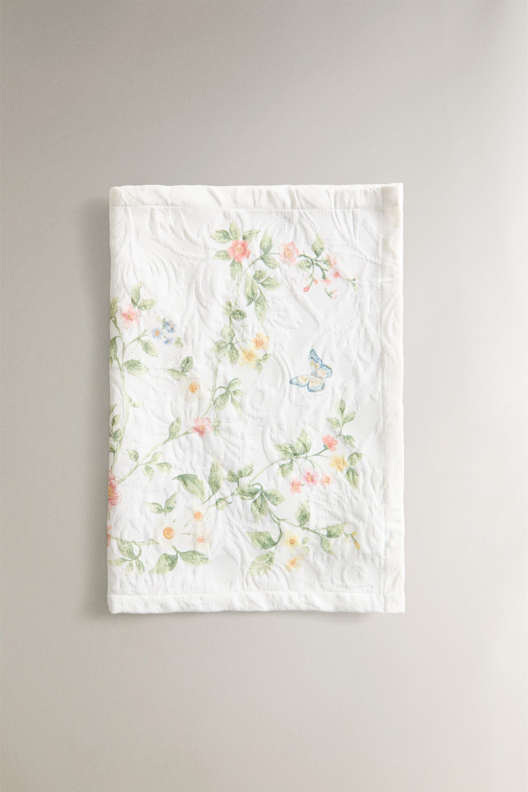 JACQUARD AND FLORAL PRINT PLACEMAT