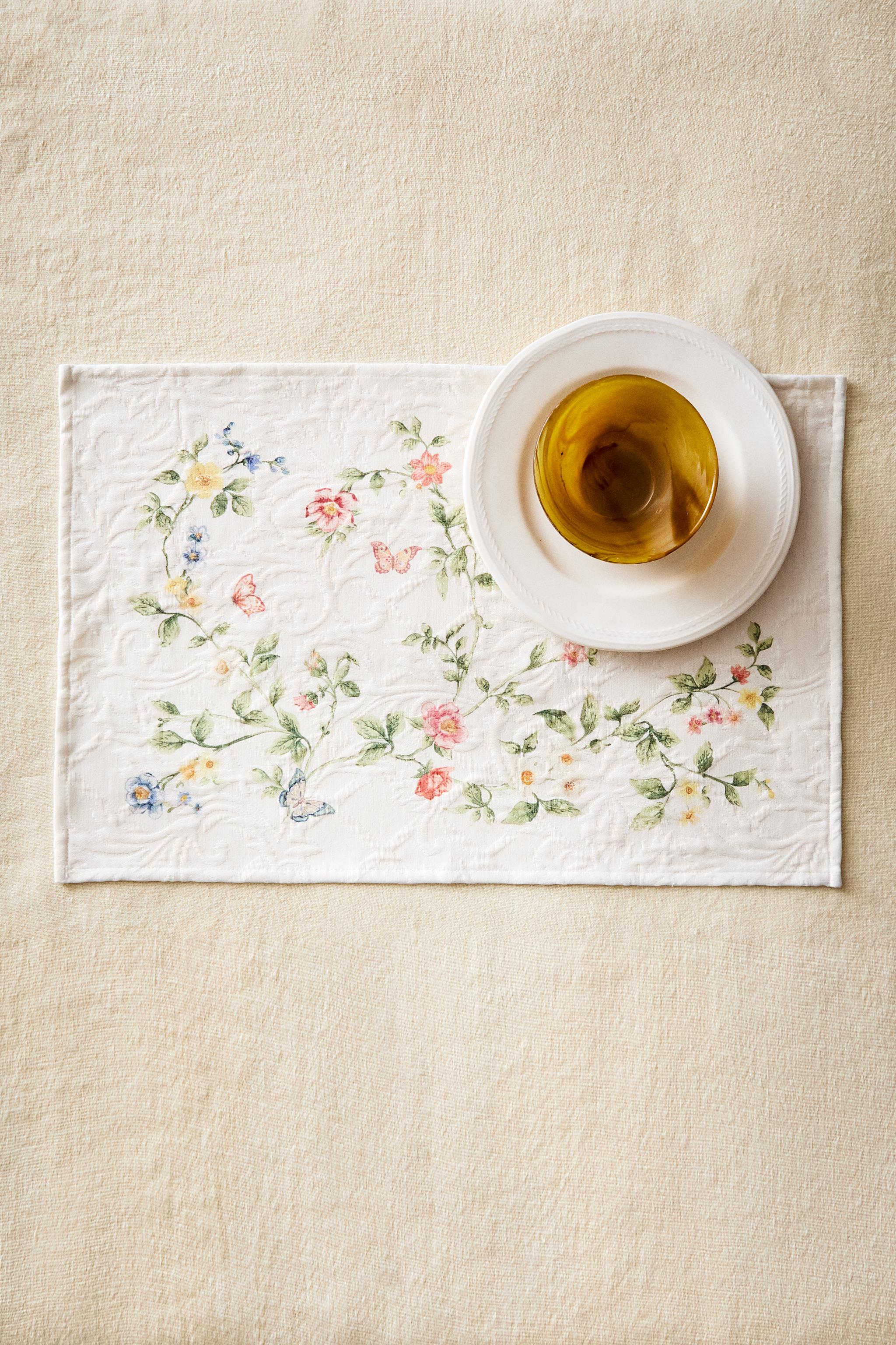 JACQUARD AND FLORAL PRINT PLACEMAT