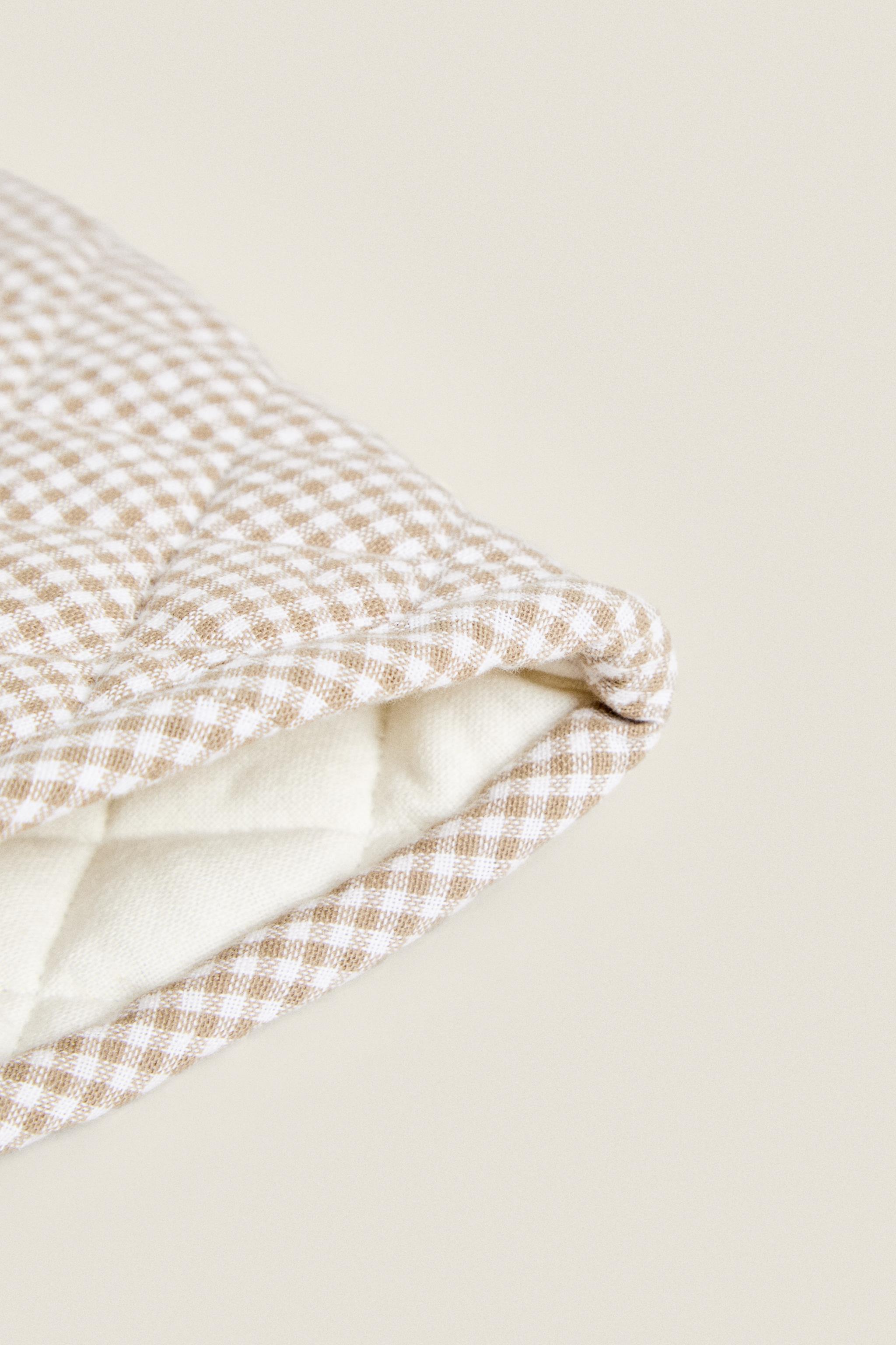 GINGHAM OVEN GLOVE