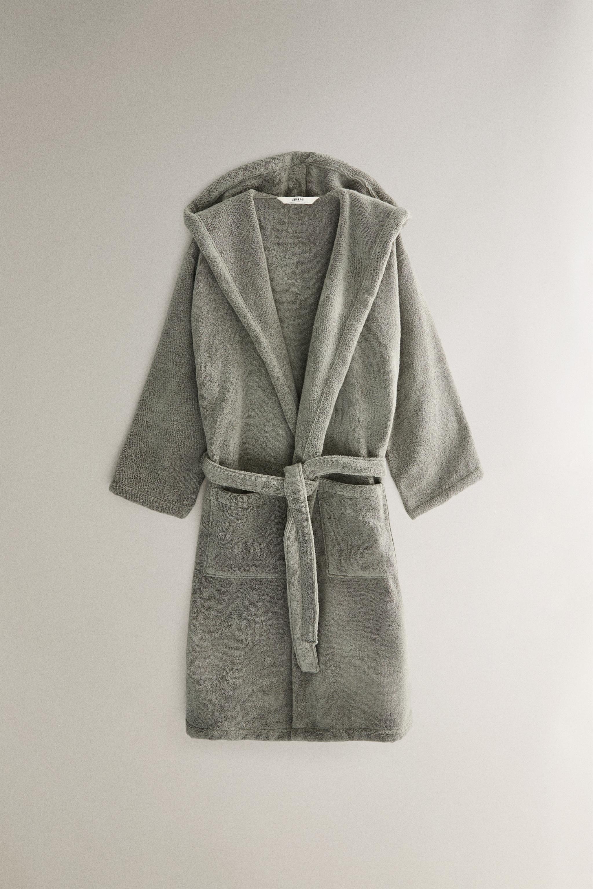 EXTRA SOFT HOODED BATHROBE (380 GXM²)