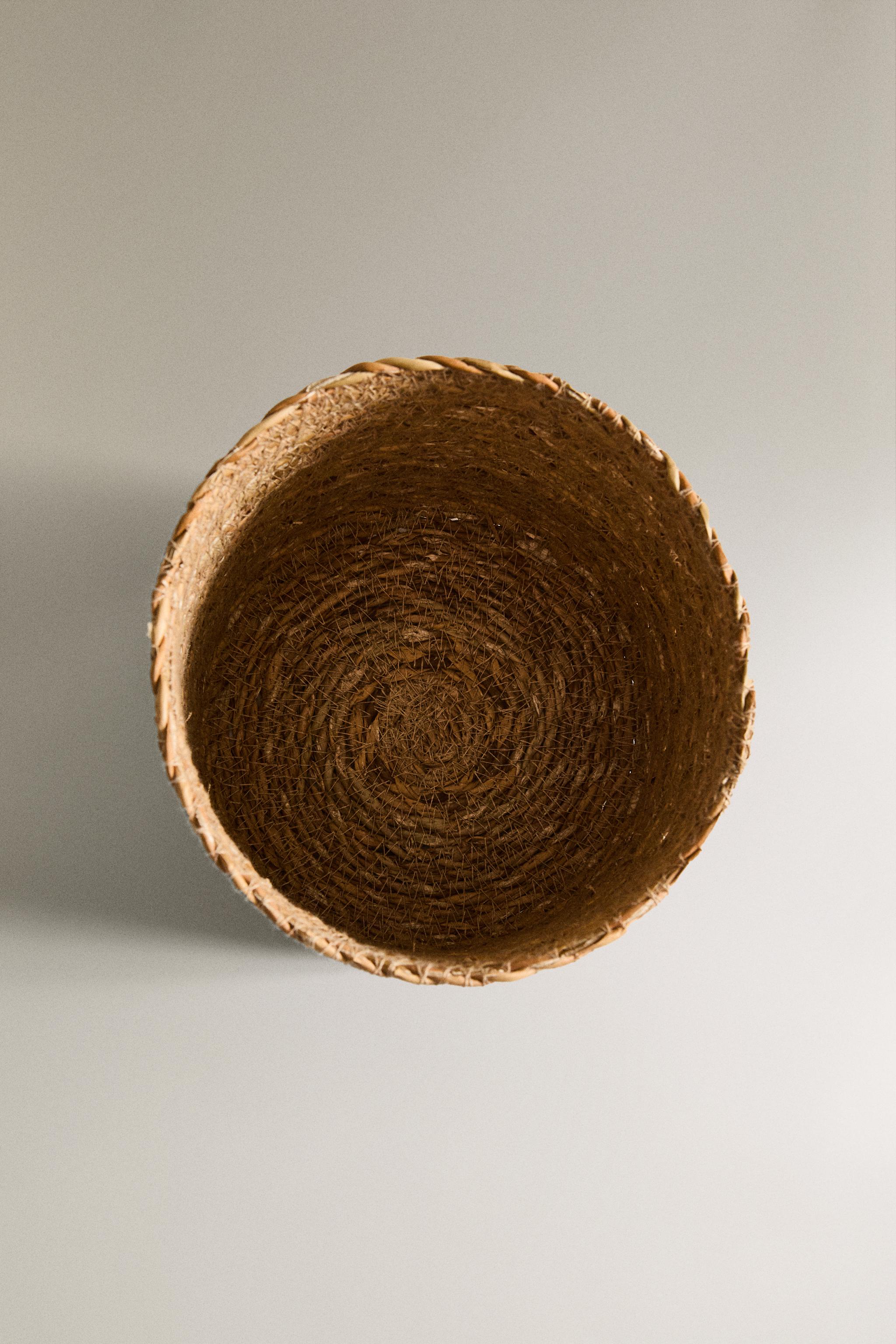 WOVEN BASKET