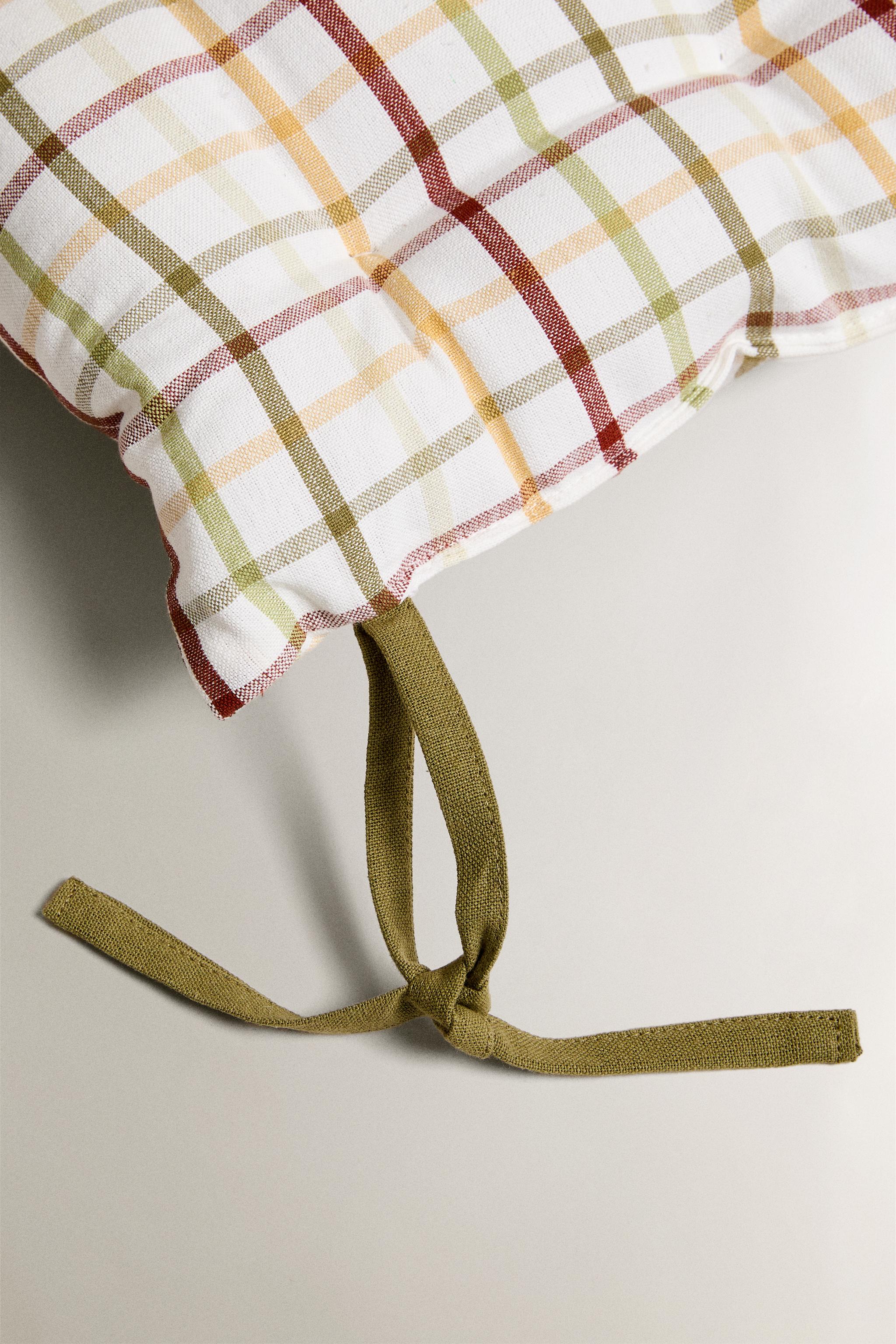 DYED THREAD SEAT CUSHION