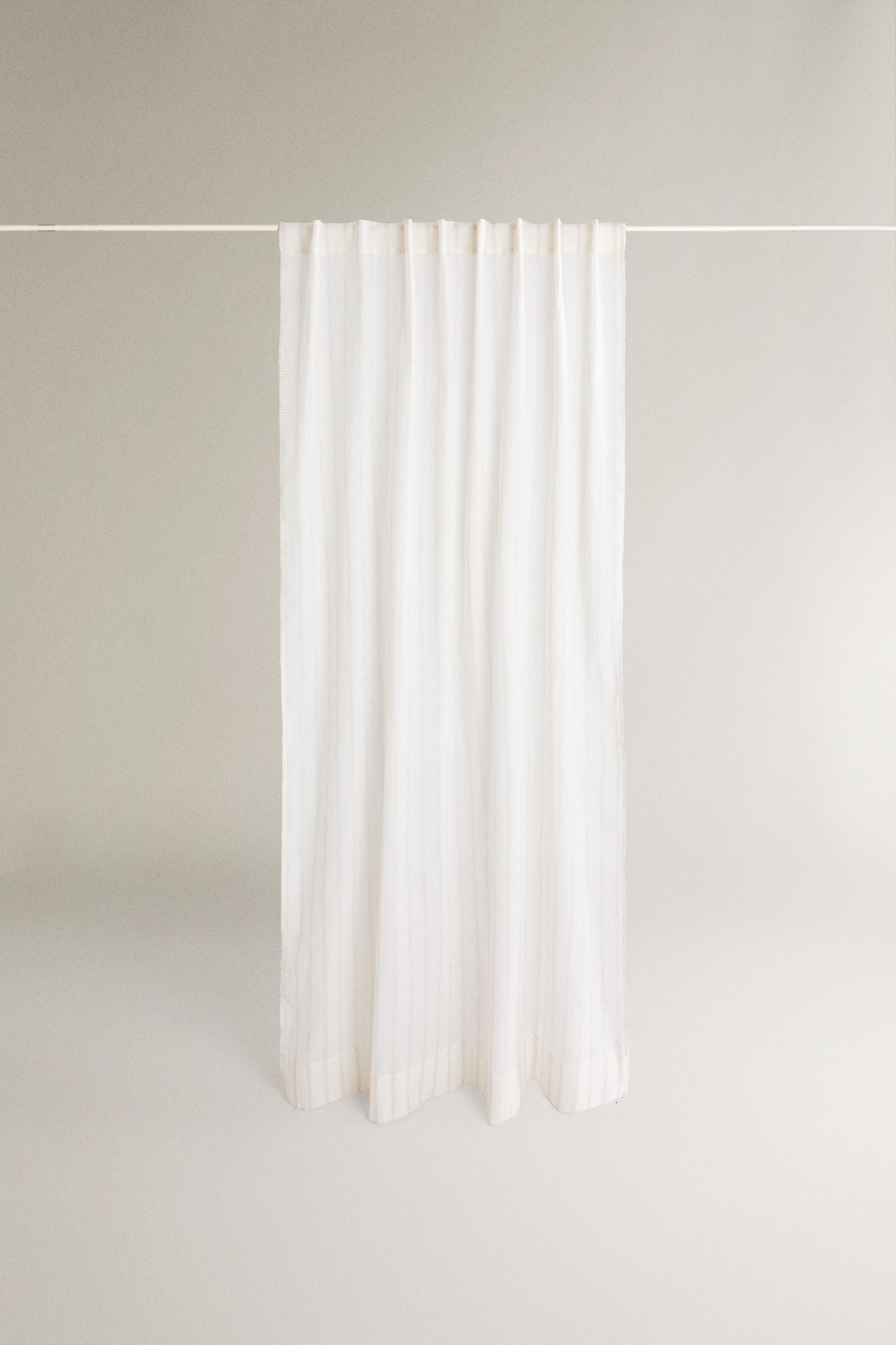 CHILDREN'S STRIPED CURTAIN