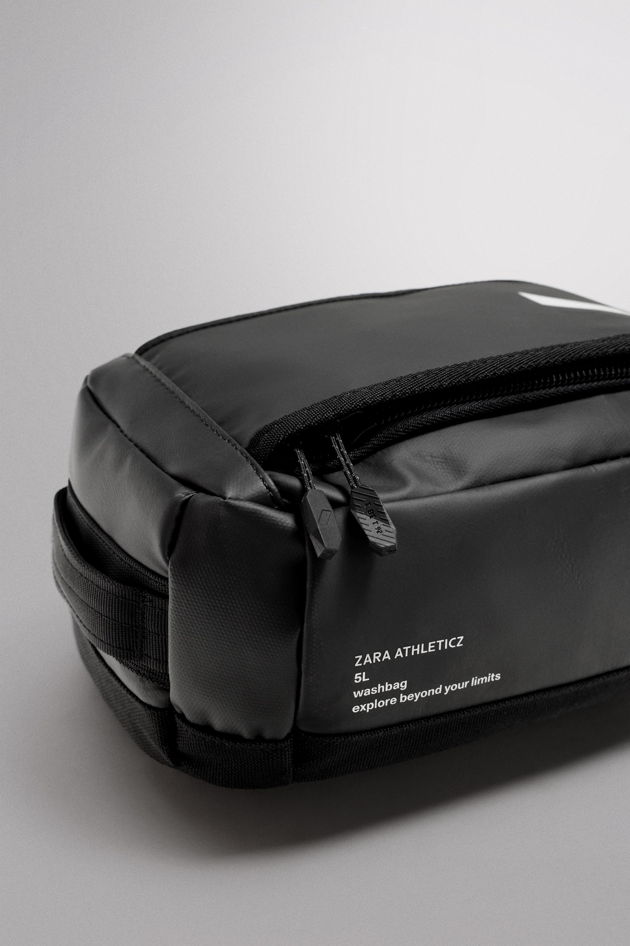 SPORTS TOILETRY BAG