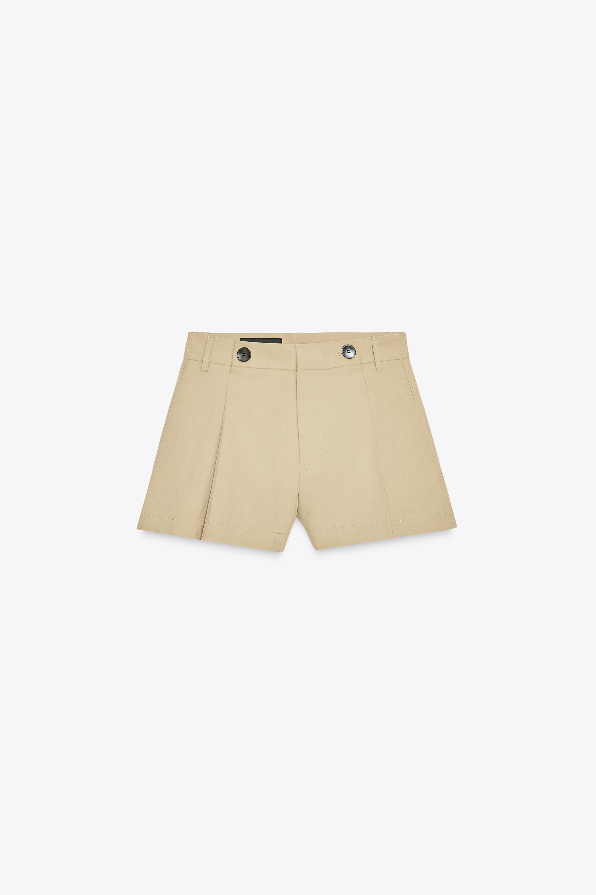 PLEATED SHORTS WITH BUTTONS