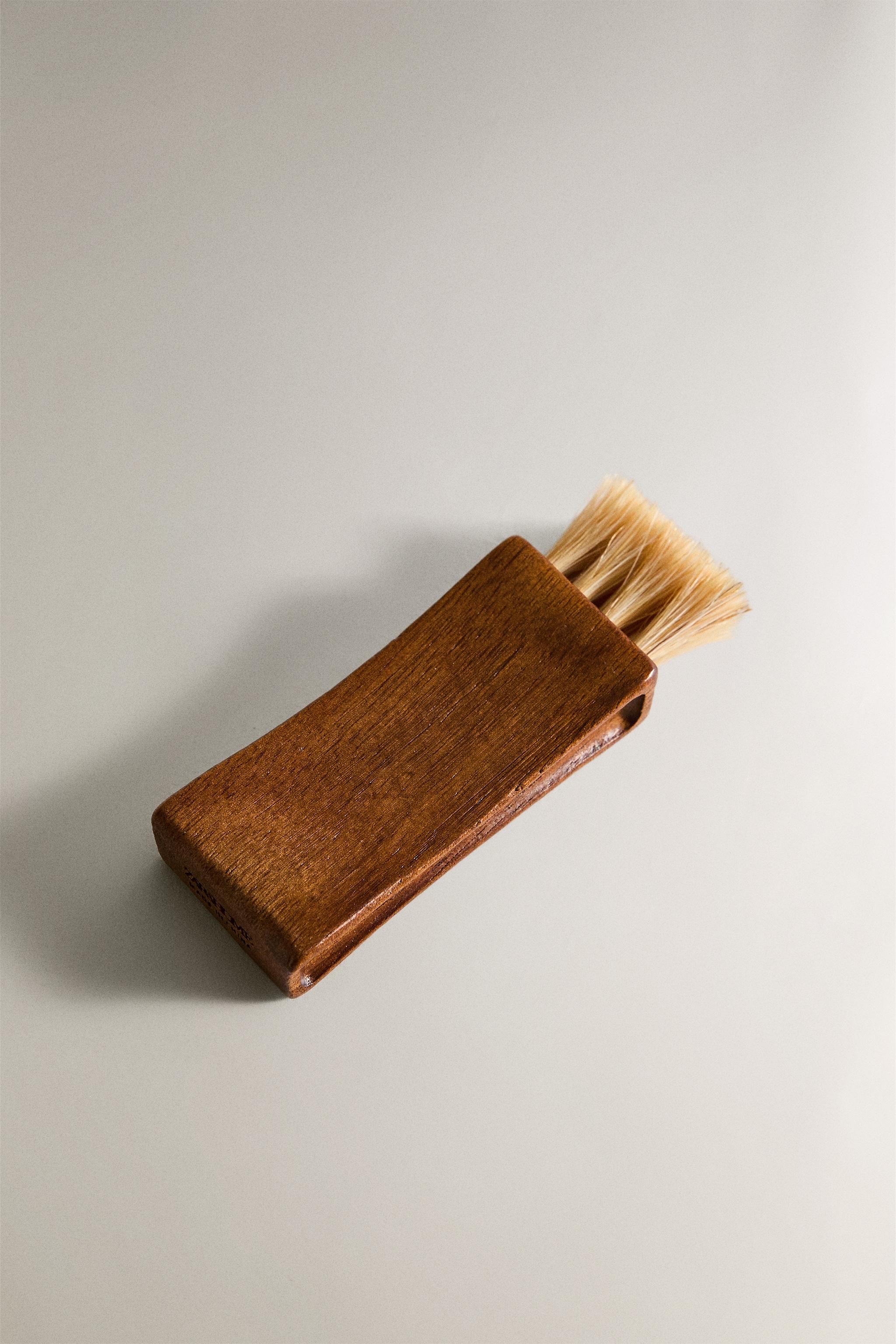 SHOE BRUSH