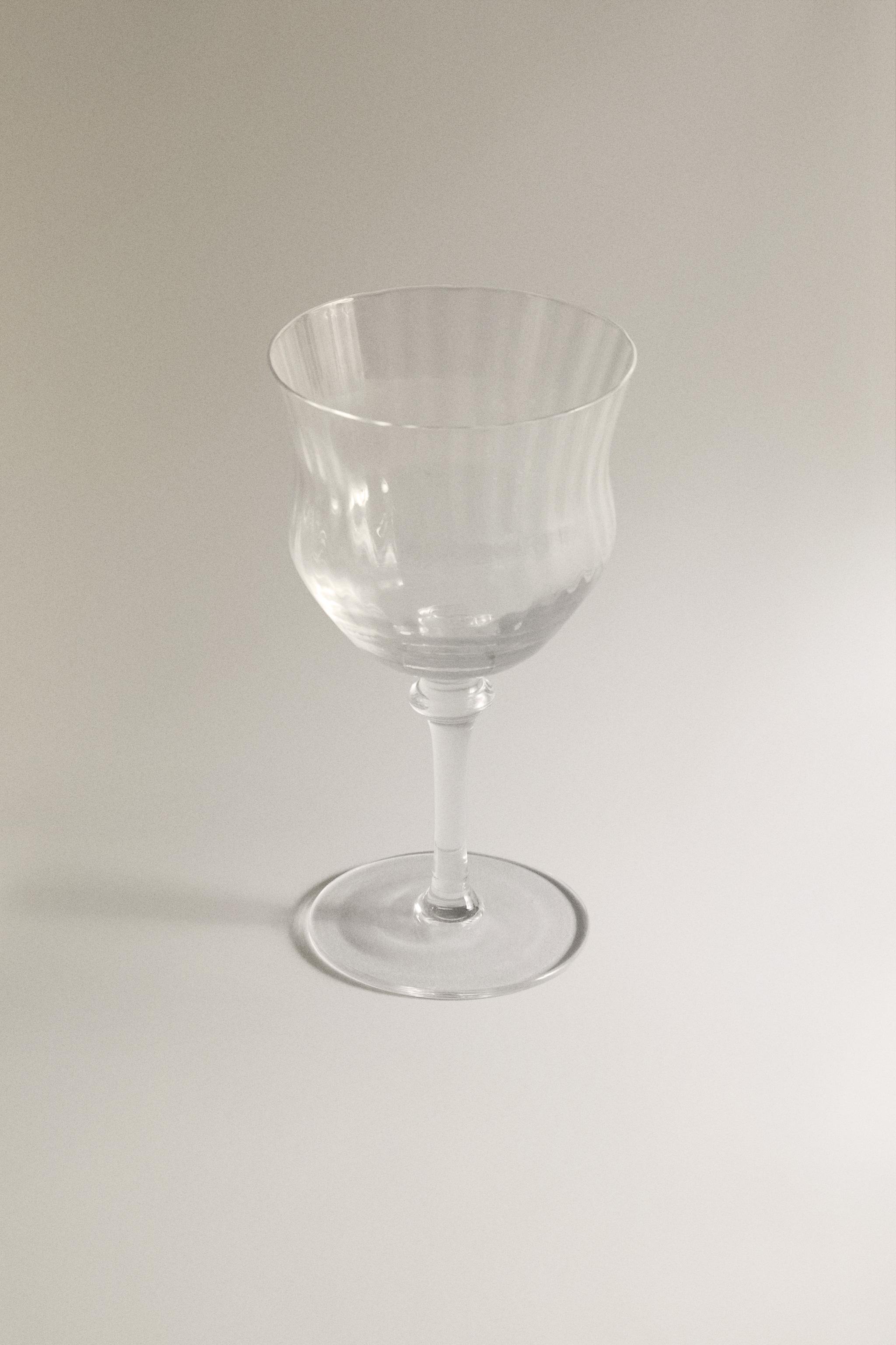 LARGE GLASS WITH RAISED DESIGN