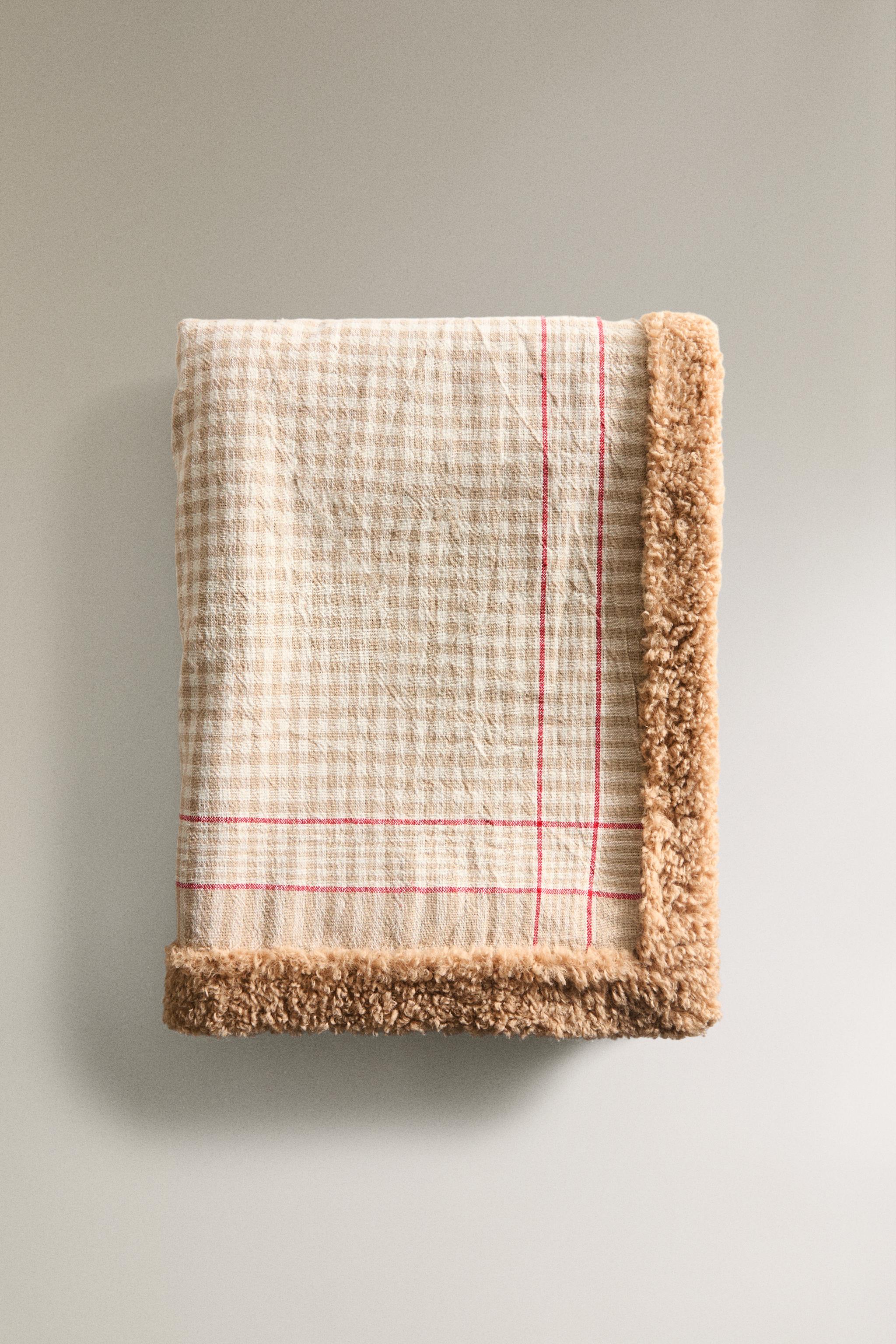 REVERSIBLE CHECKED PET BLANKET