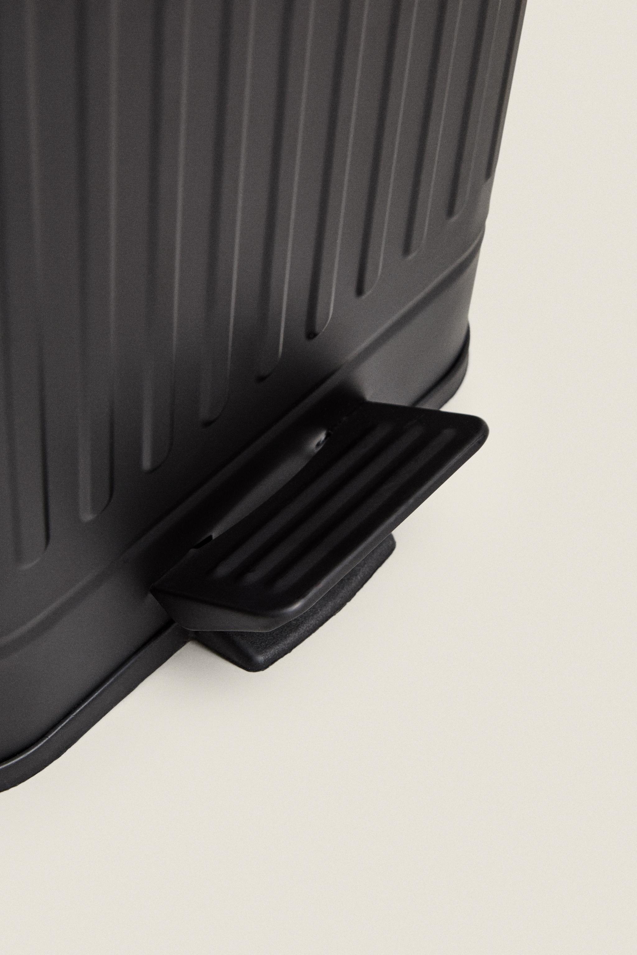 SMALL KITCHEN TRASH CAN