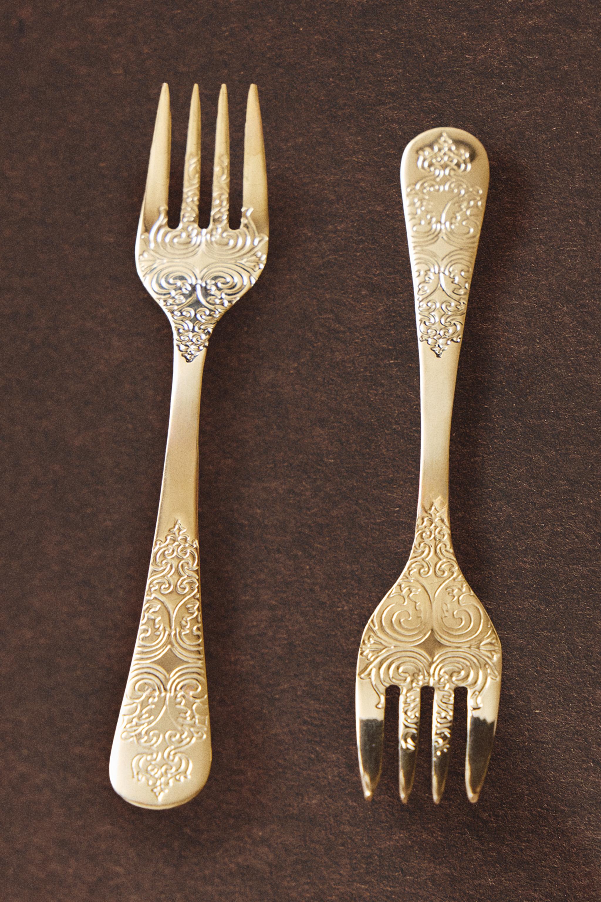 SET OF ENGRAVED FORKS (SET OF 4)