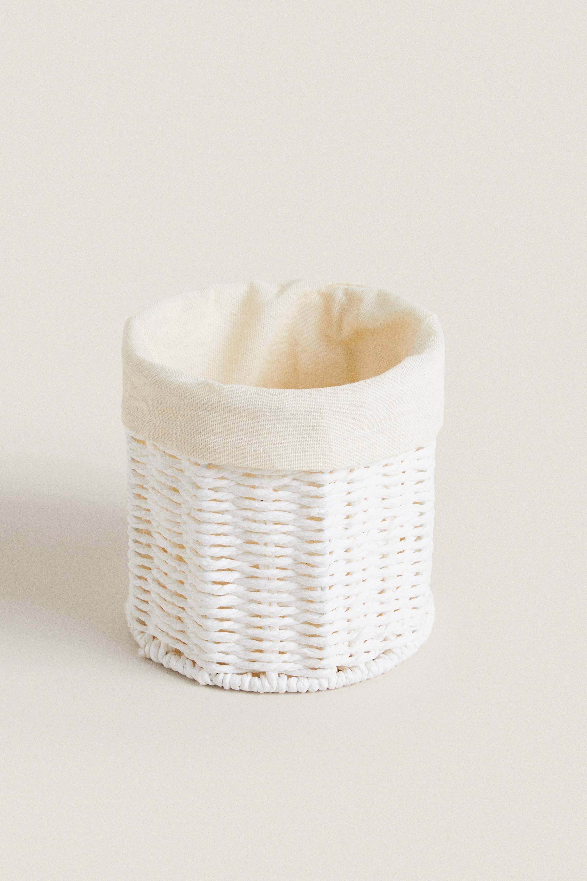 ROUND HAMPER WITH LINEN LINING