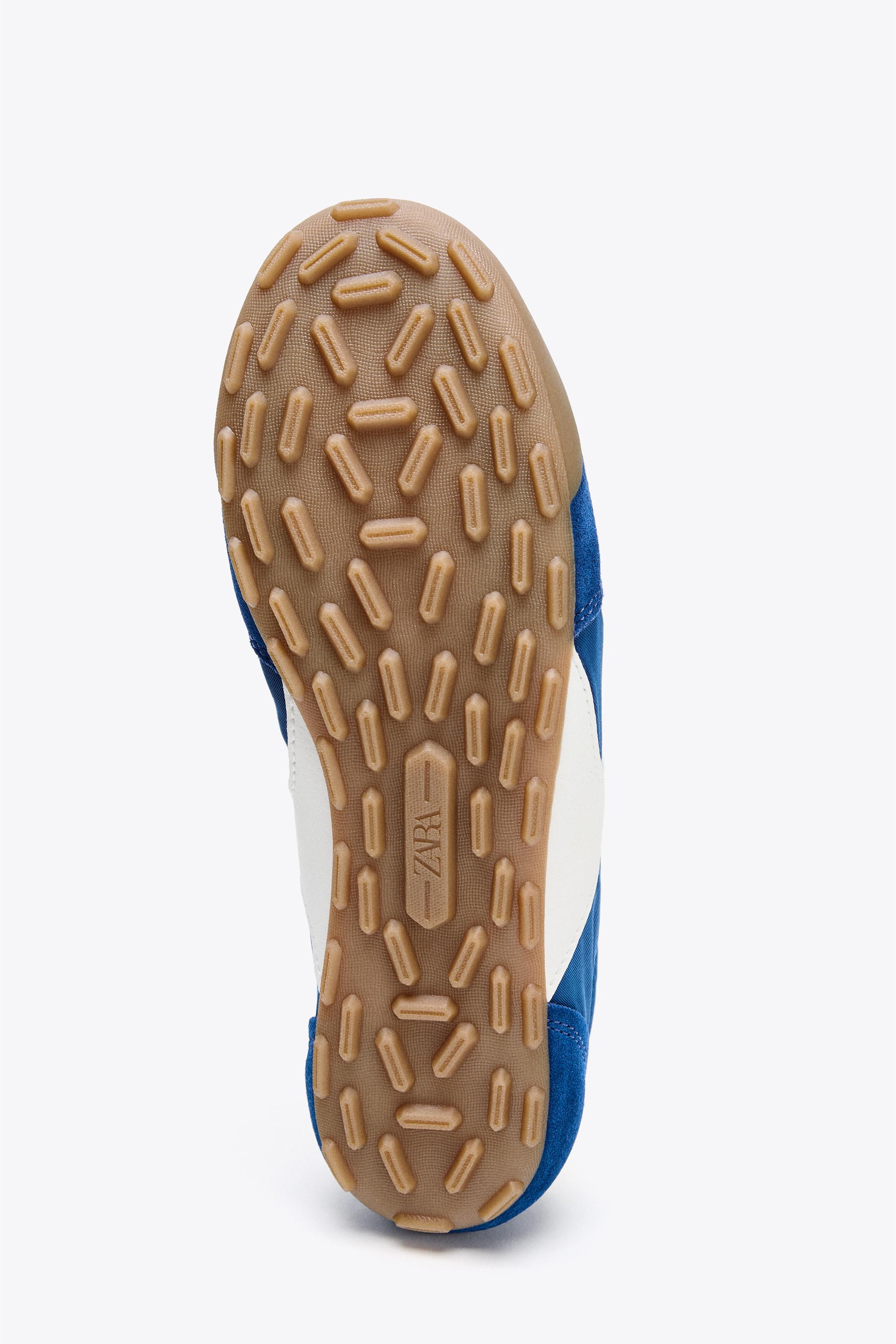 SOFT RUNNING SNEAKERS