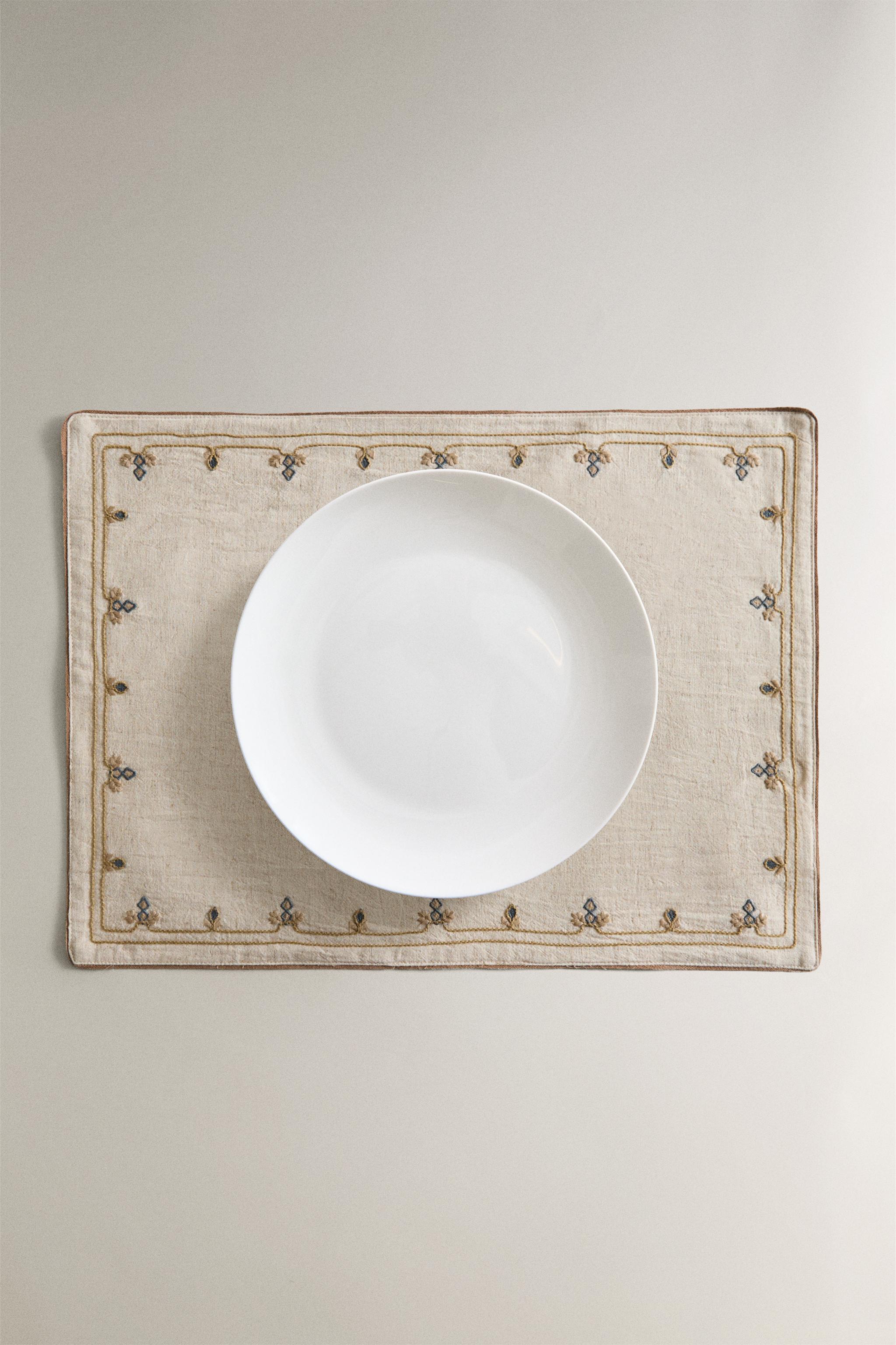 PLACEMAT WITH PLANTS EMBROIDERY