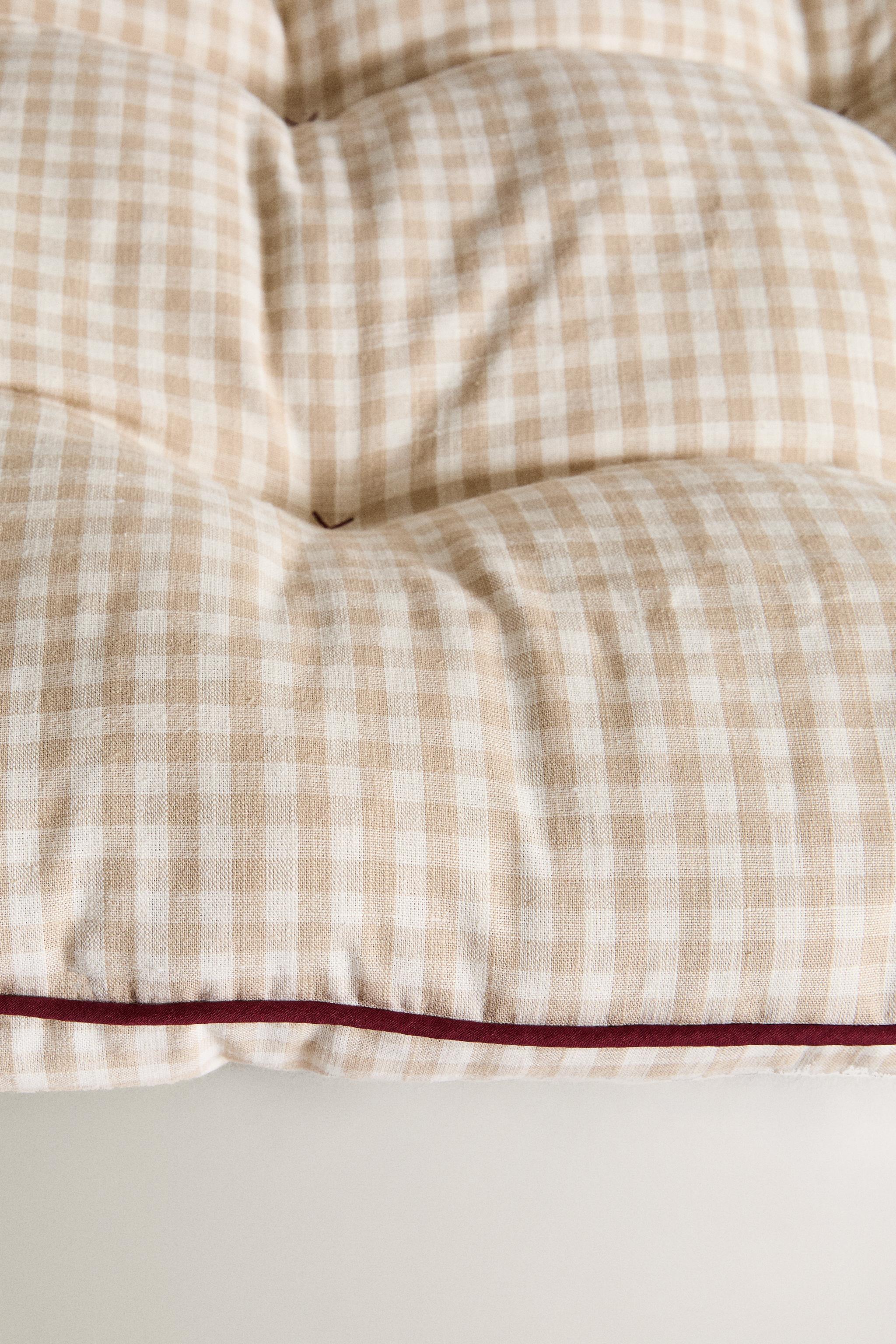 CHECKED PET FLOOR CUSHION WITH PIPING