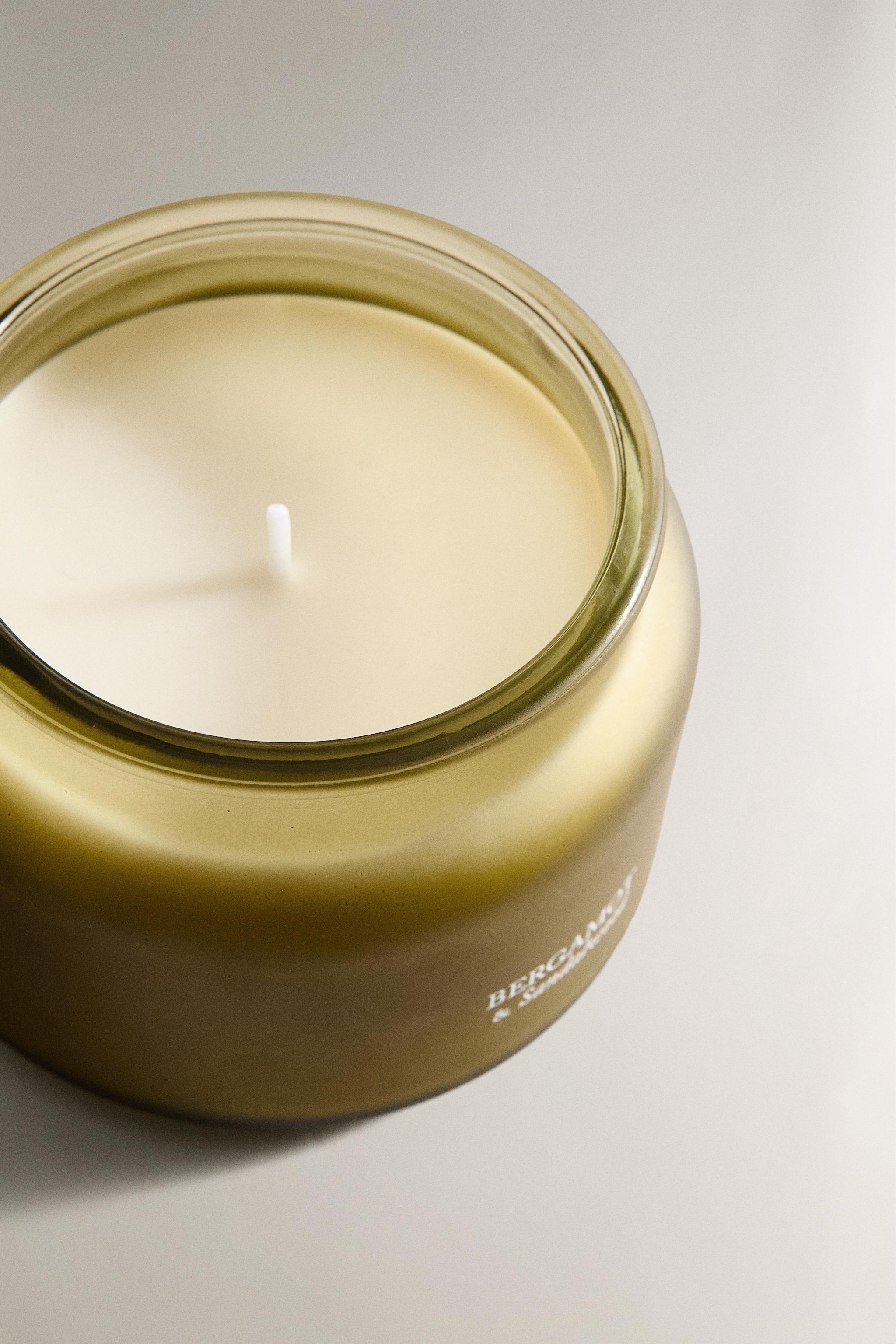(240 G) BERGAMOT & SANDALWOOD SCENTED CANDLE