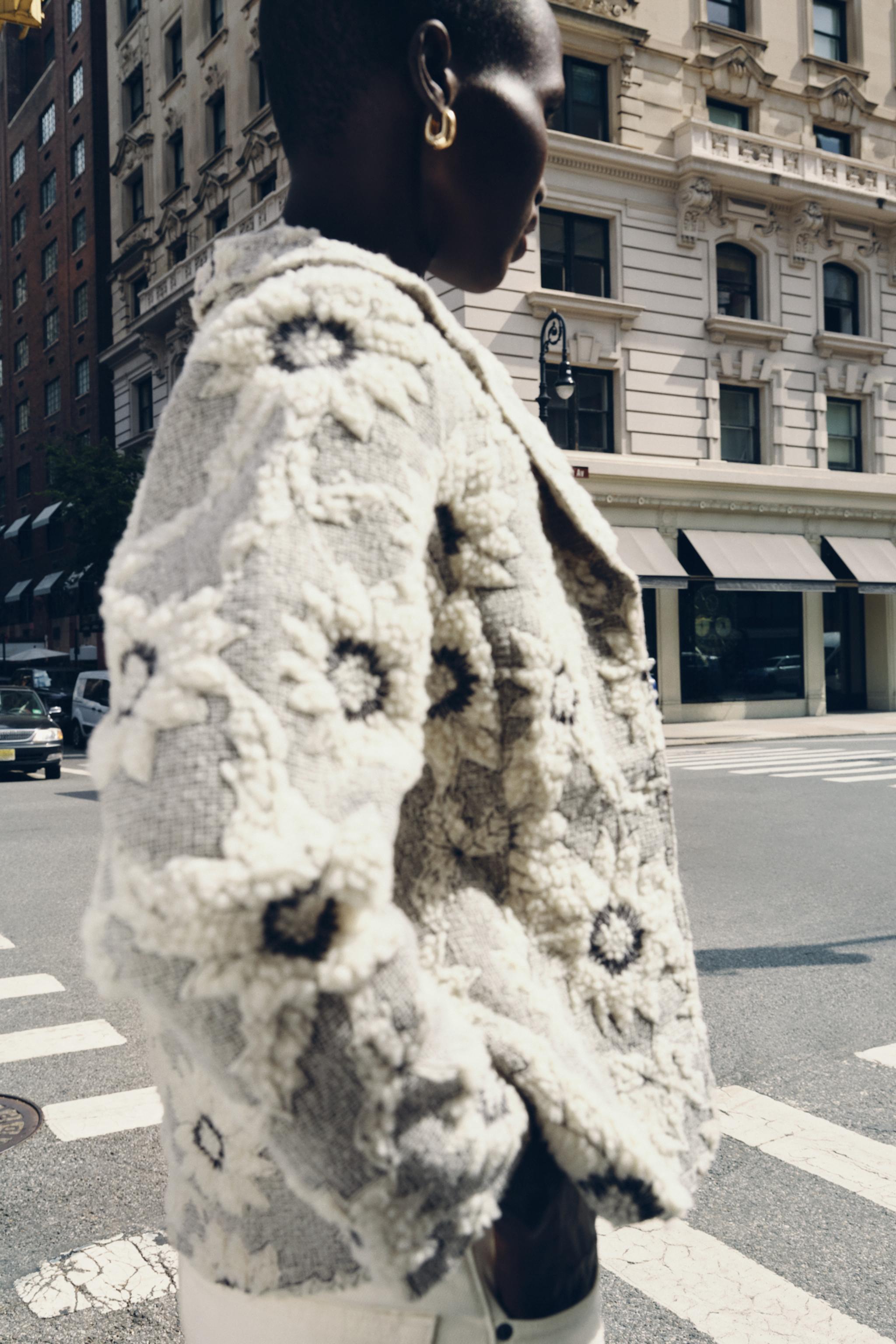 TEXTURED KNIT FLORAL BLAZER