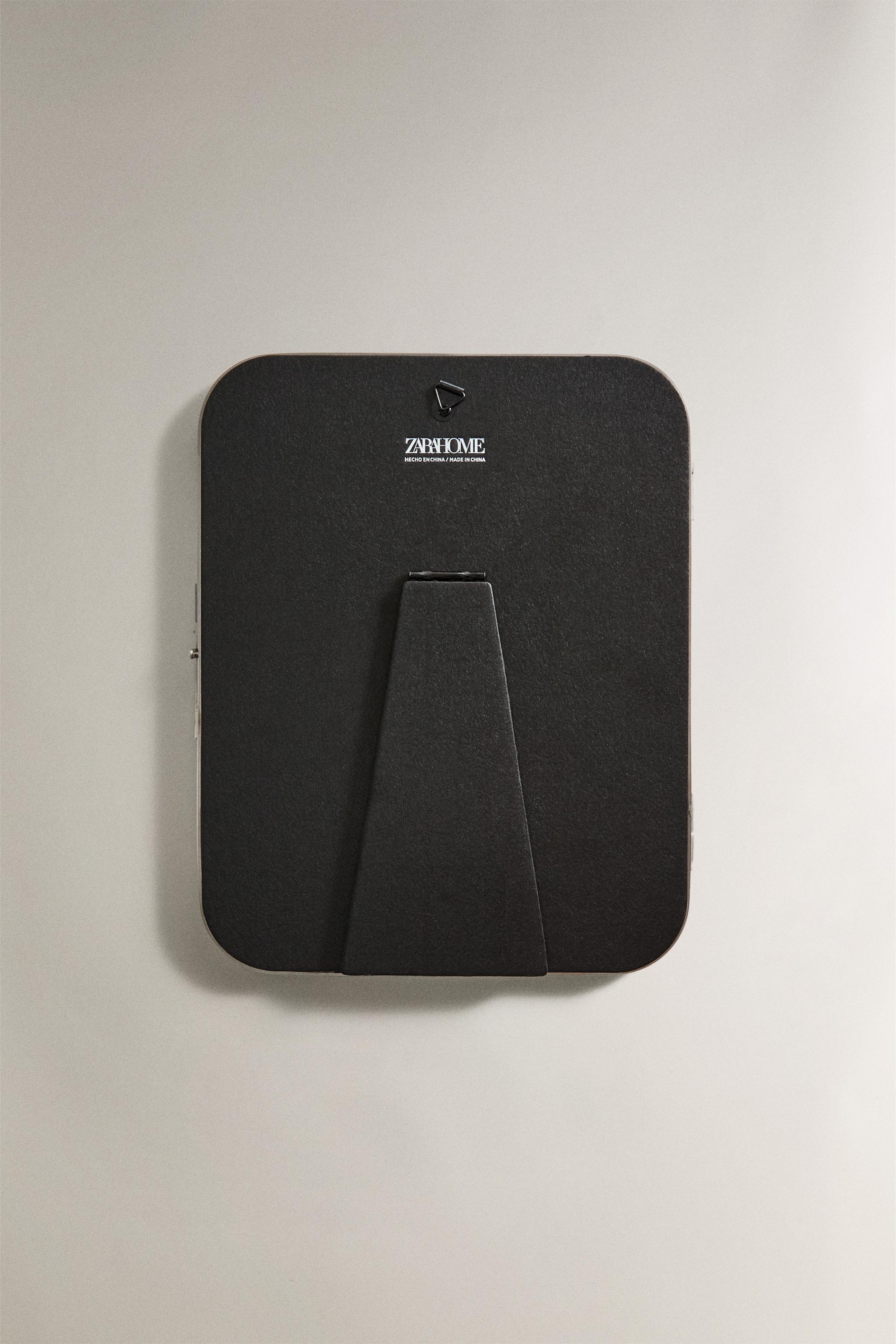 METAL PICTURE FRAME WITH ROUNDED ANGLES