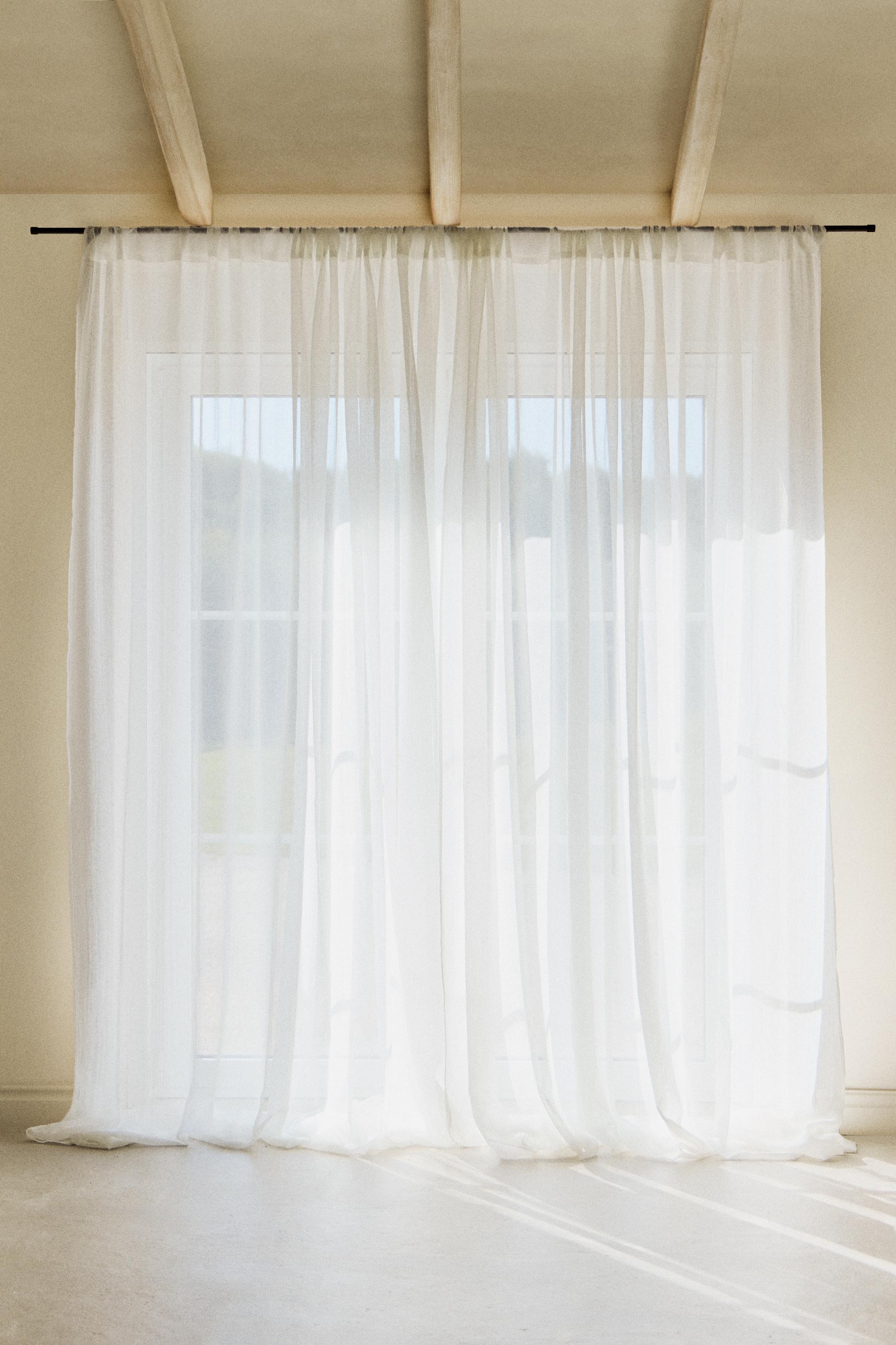 DOUBLE-WIDE LOW OPACITY CURTAIN