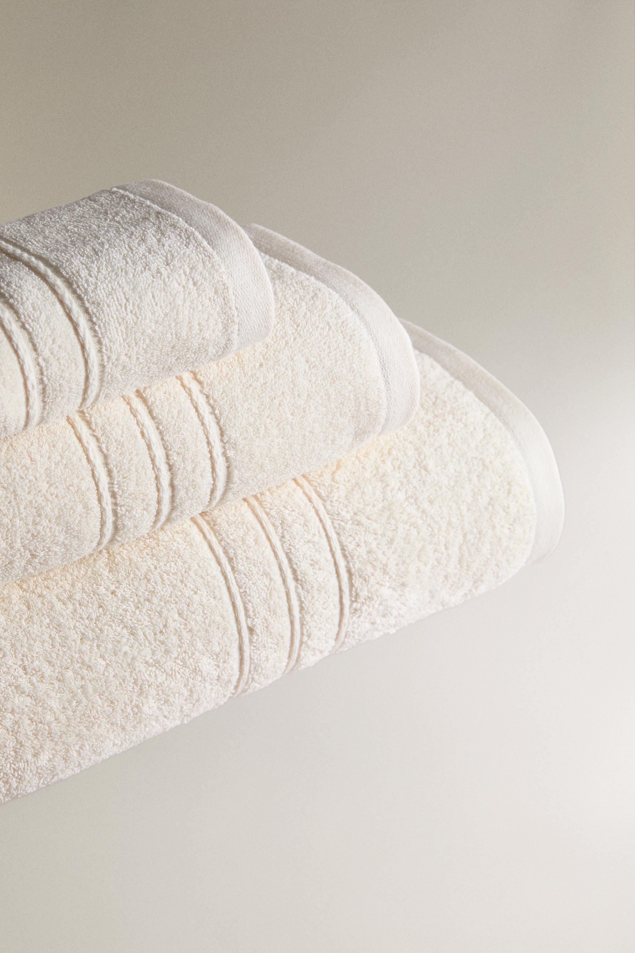 BATH TOWEL WITH BORDER