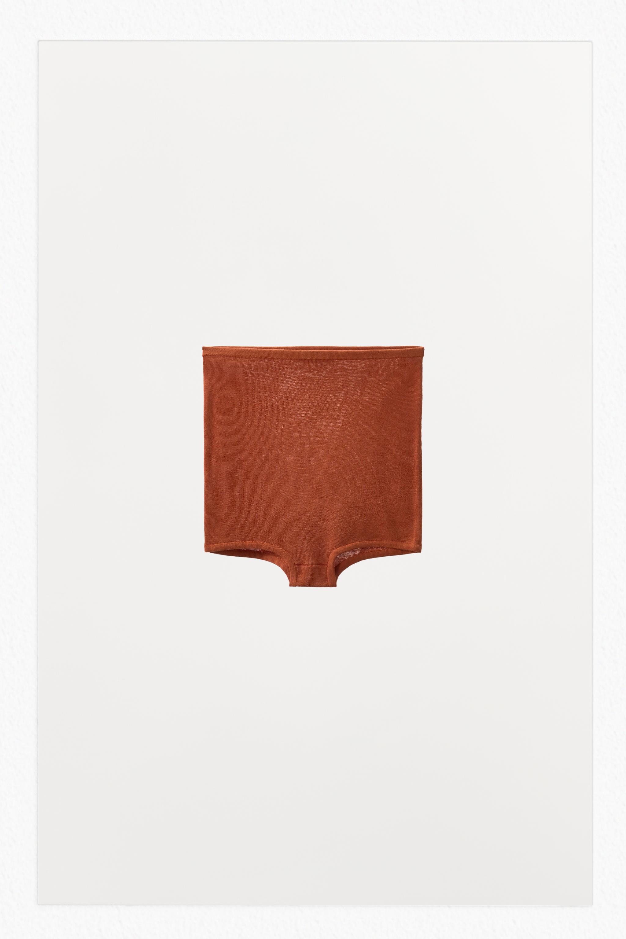 100% SILK SEAMLESS SHORTS