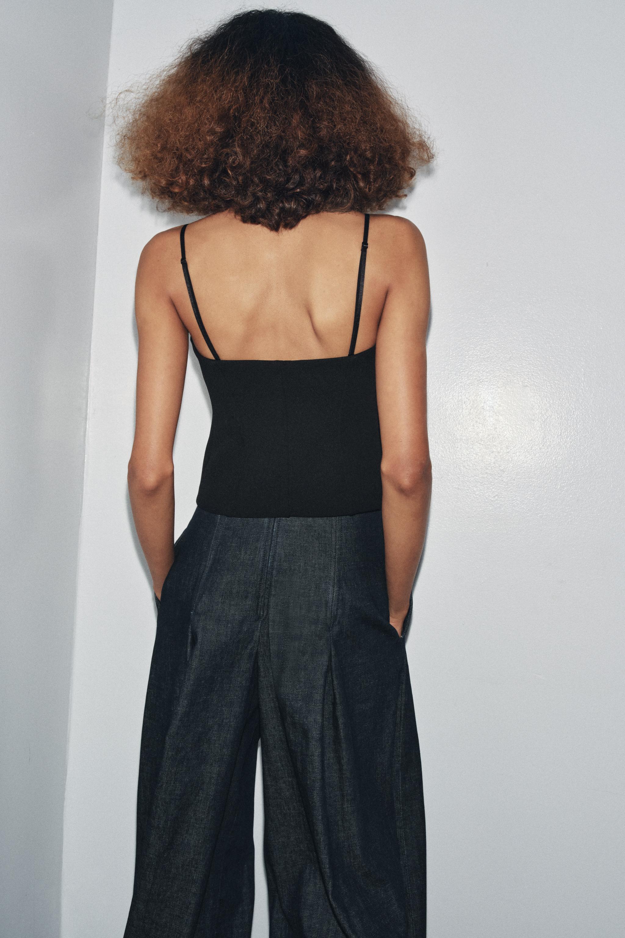 SWEETHEART NECKLINE TOP