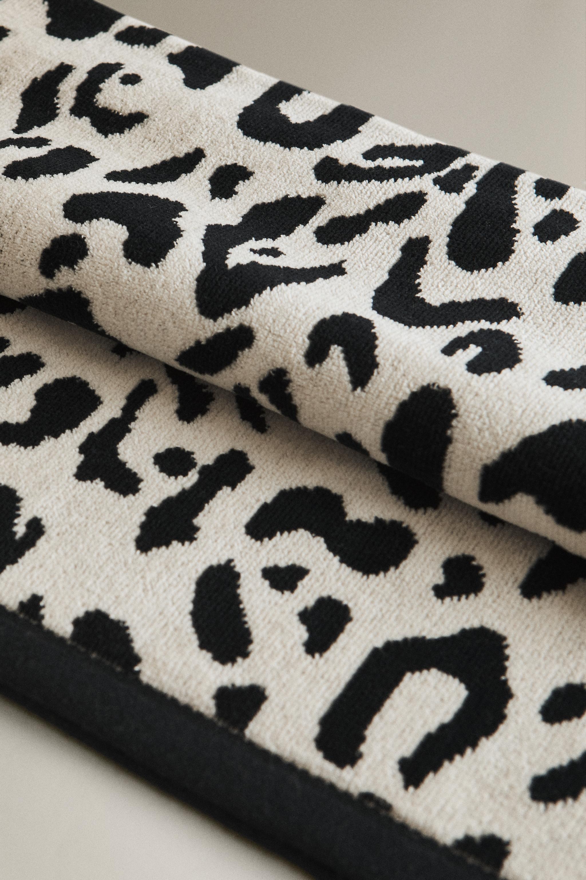ANIMAL PRINT VELOUR BATH TOWEL