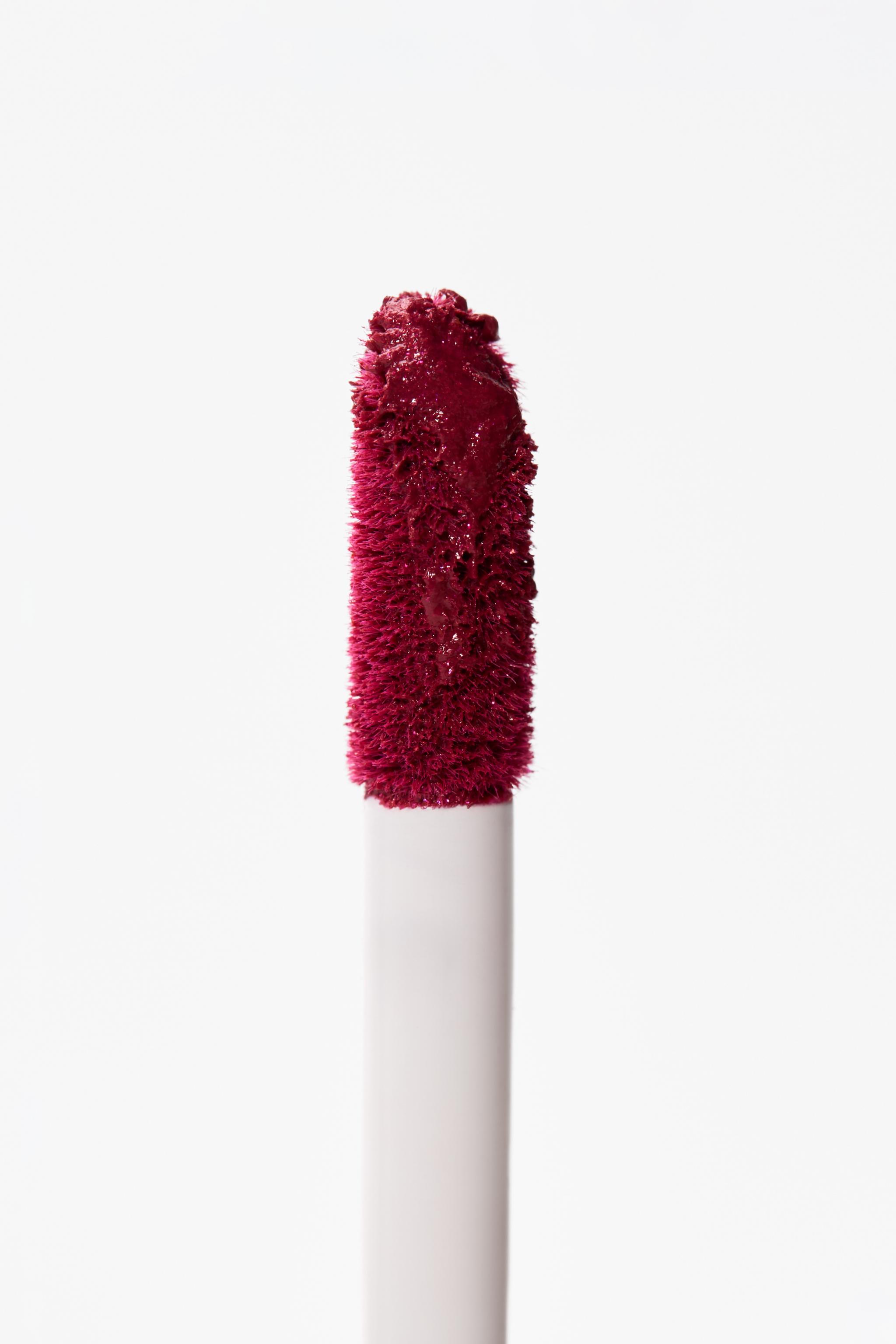 LIQUID LIPSTICK - SPARKLE PRESS ON LIPS