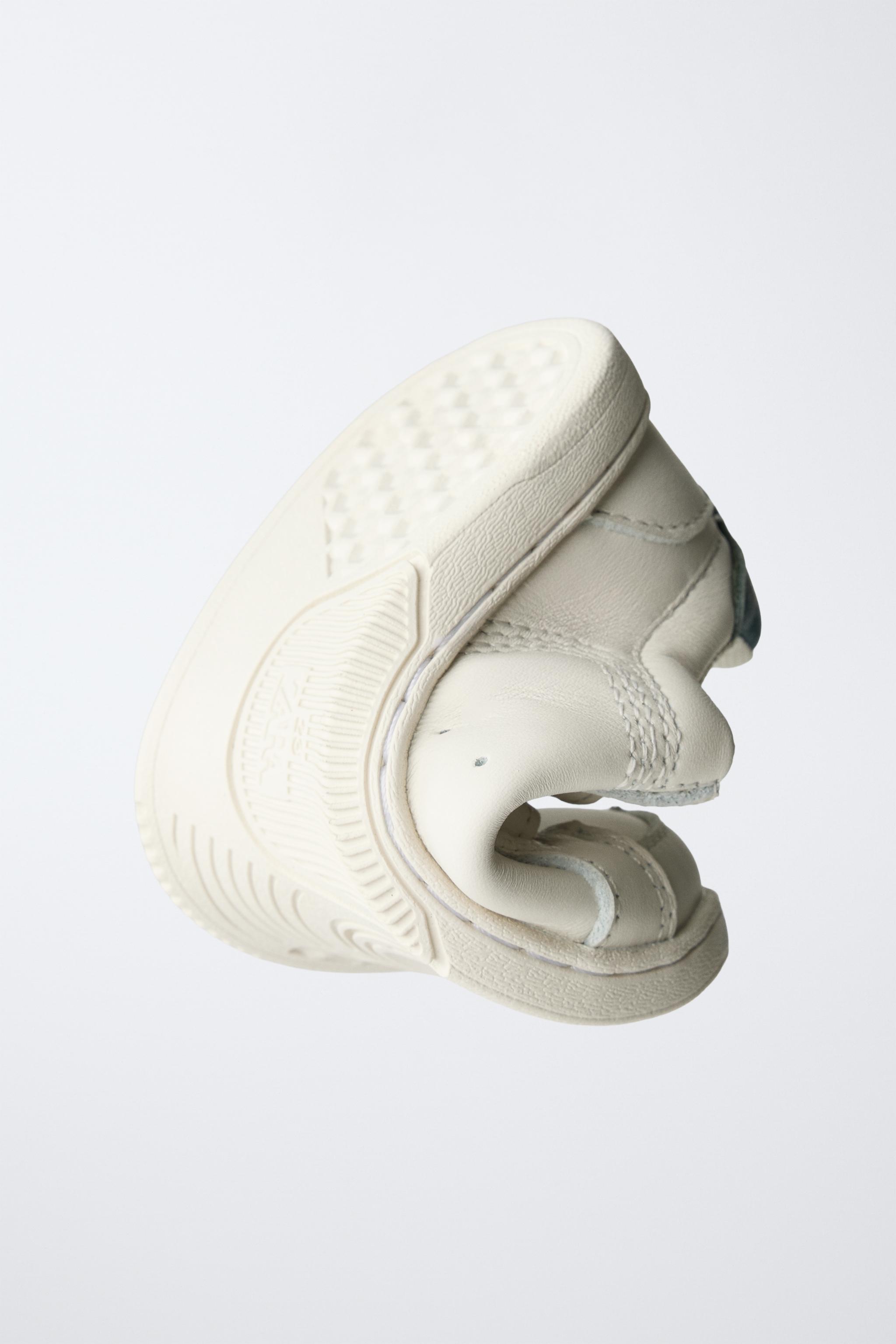 BAREFOOT LEATHER SNEAKERS