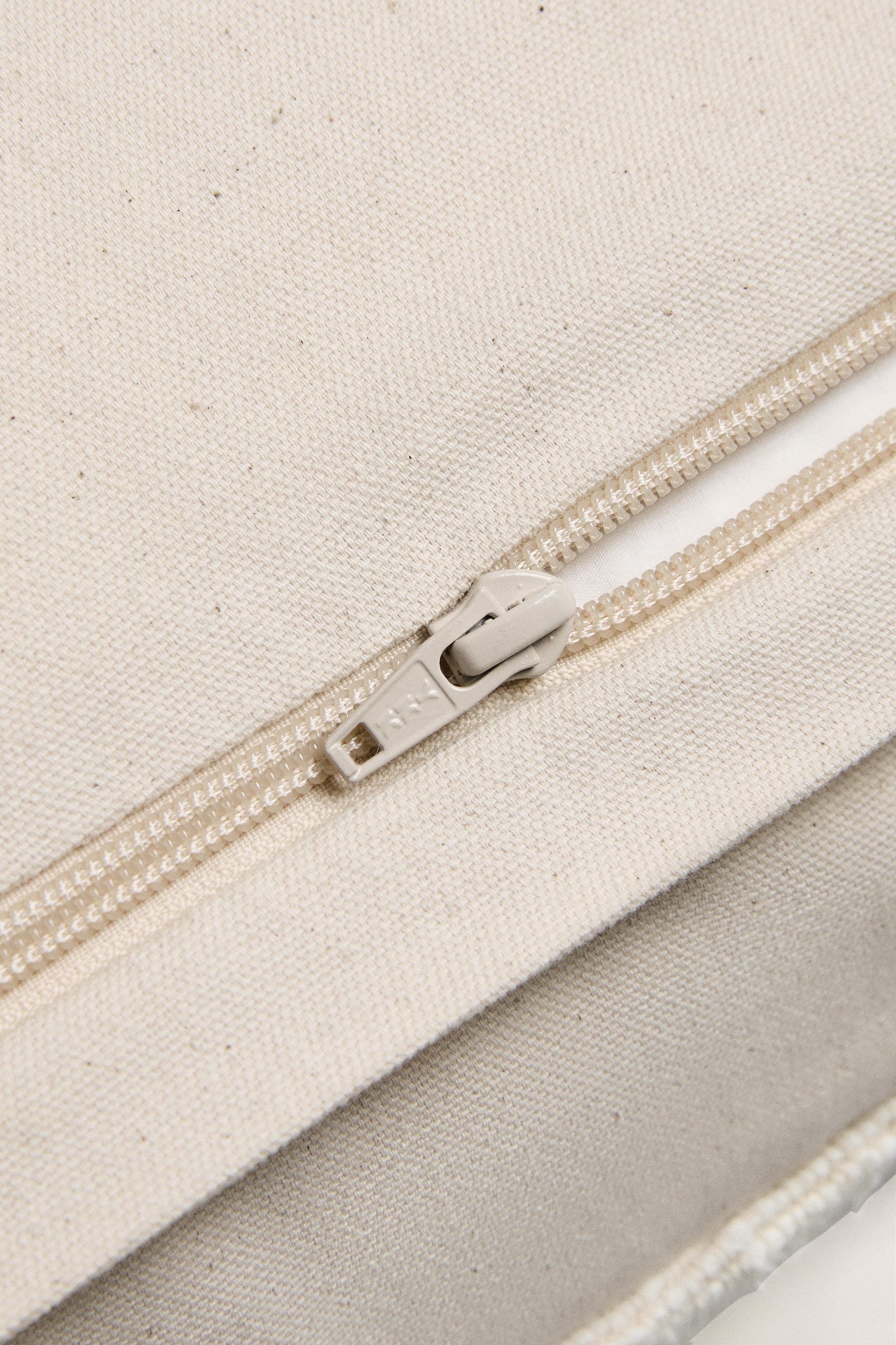 PLAITED THROW PILLOW COVER