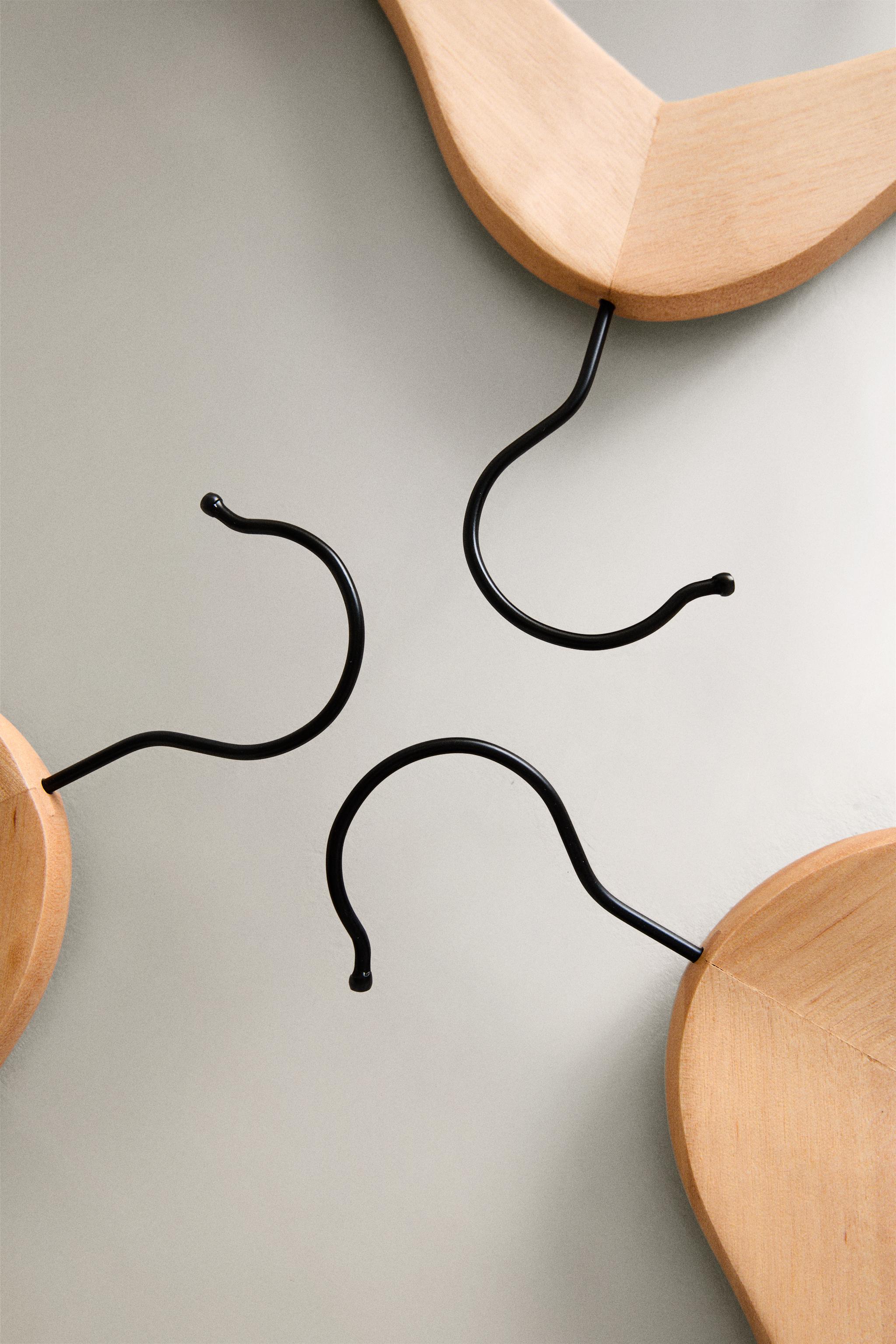 LACQUERED WOODEN HANGER (SET OF 3)