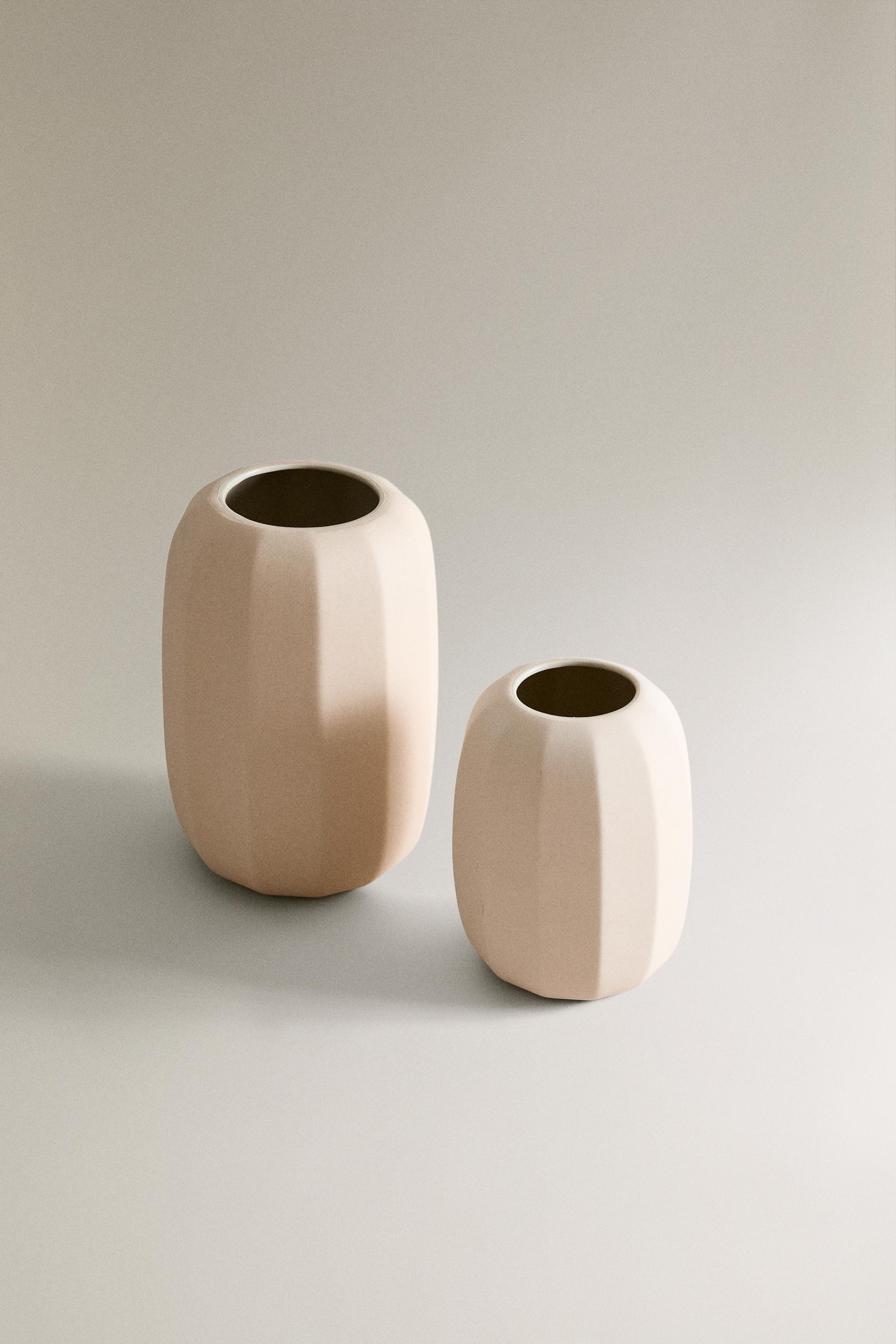 STONEWARE VASE WITH LINES