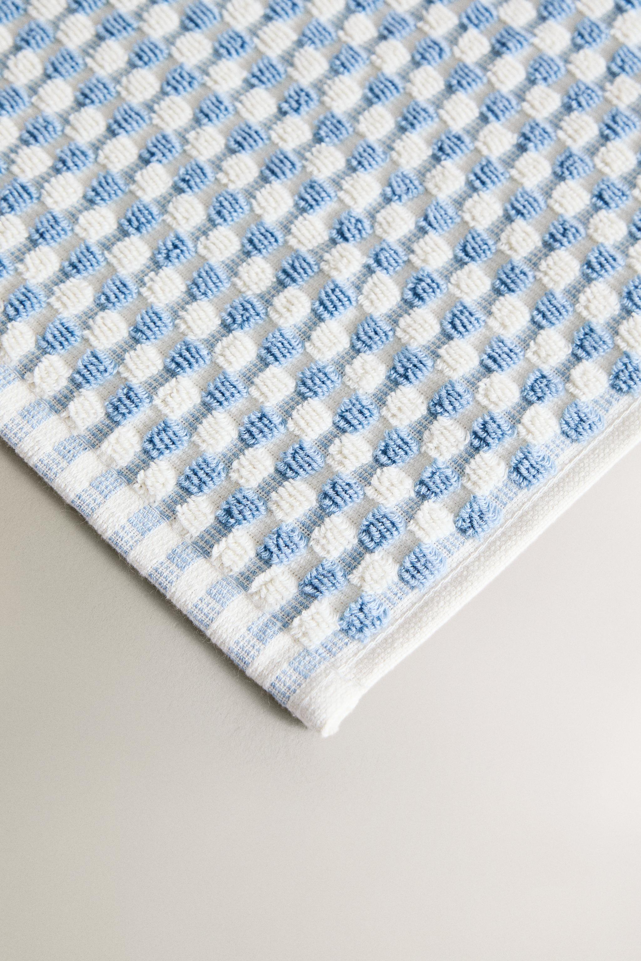 TEXTURED COTTON BATH TOWEL