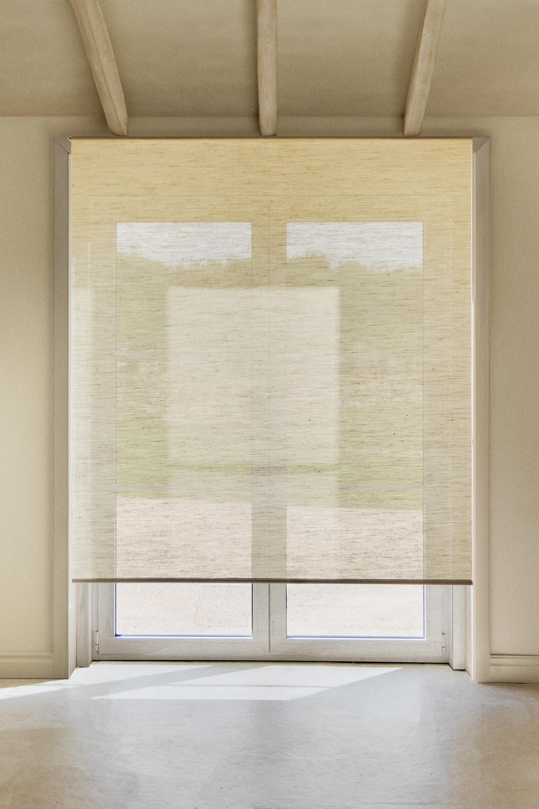 CURTAIN | MEDIUM OPACITY JUTE RETRACTABLE BLIND