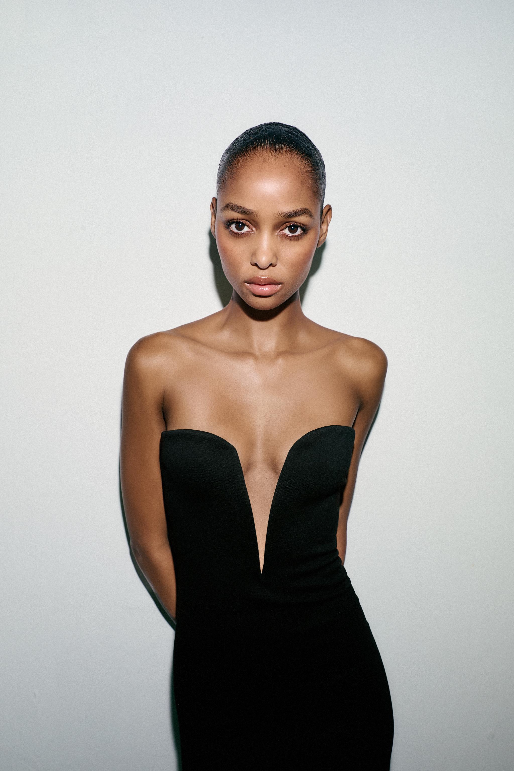 SWEETHEART NECKLINE MIDI DRESS