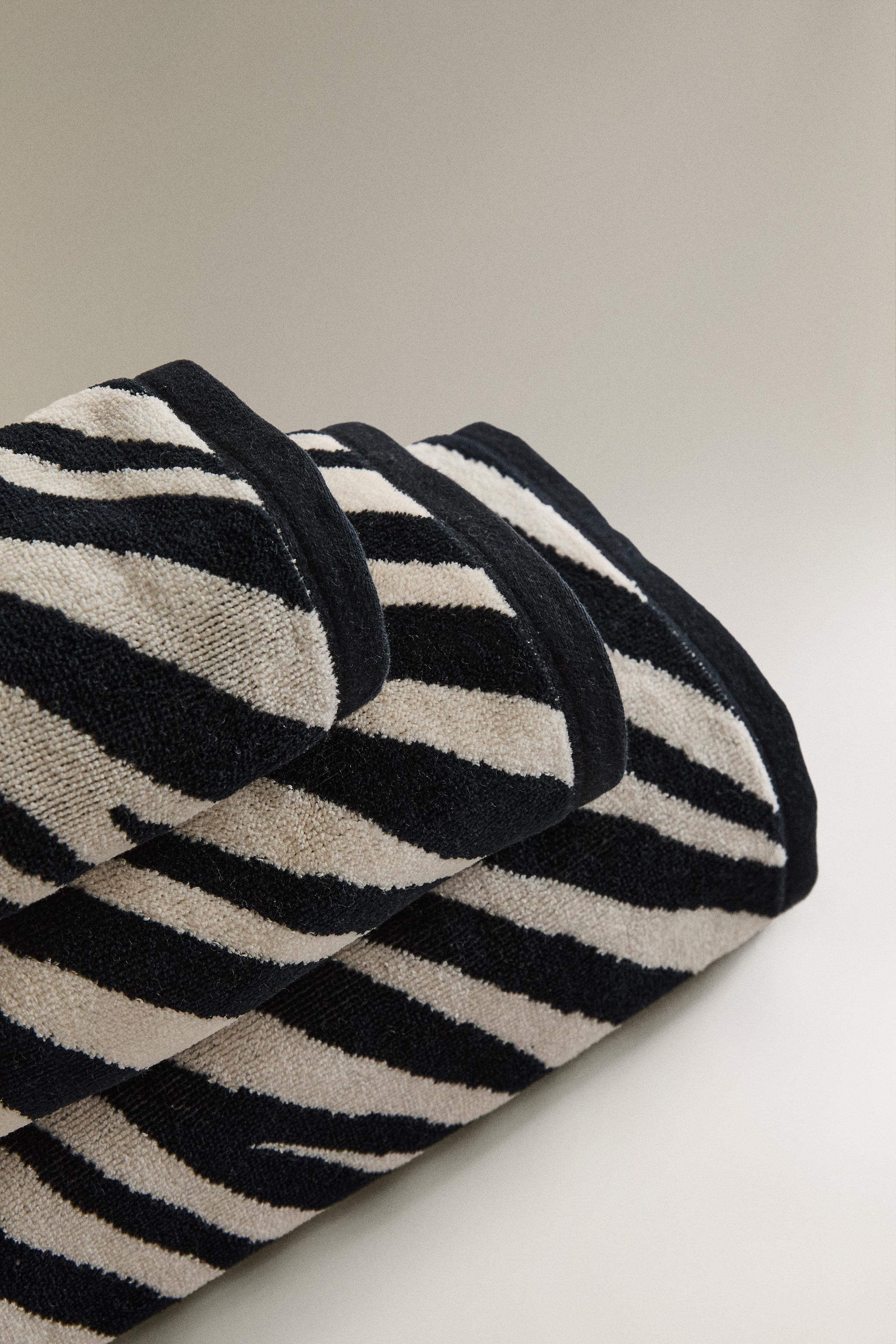 ANIMAL PRINT VELOUR BATH TOWEL