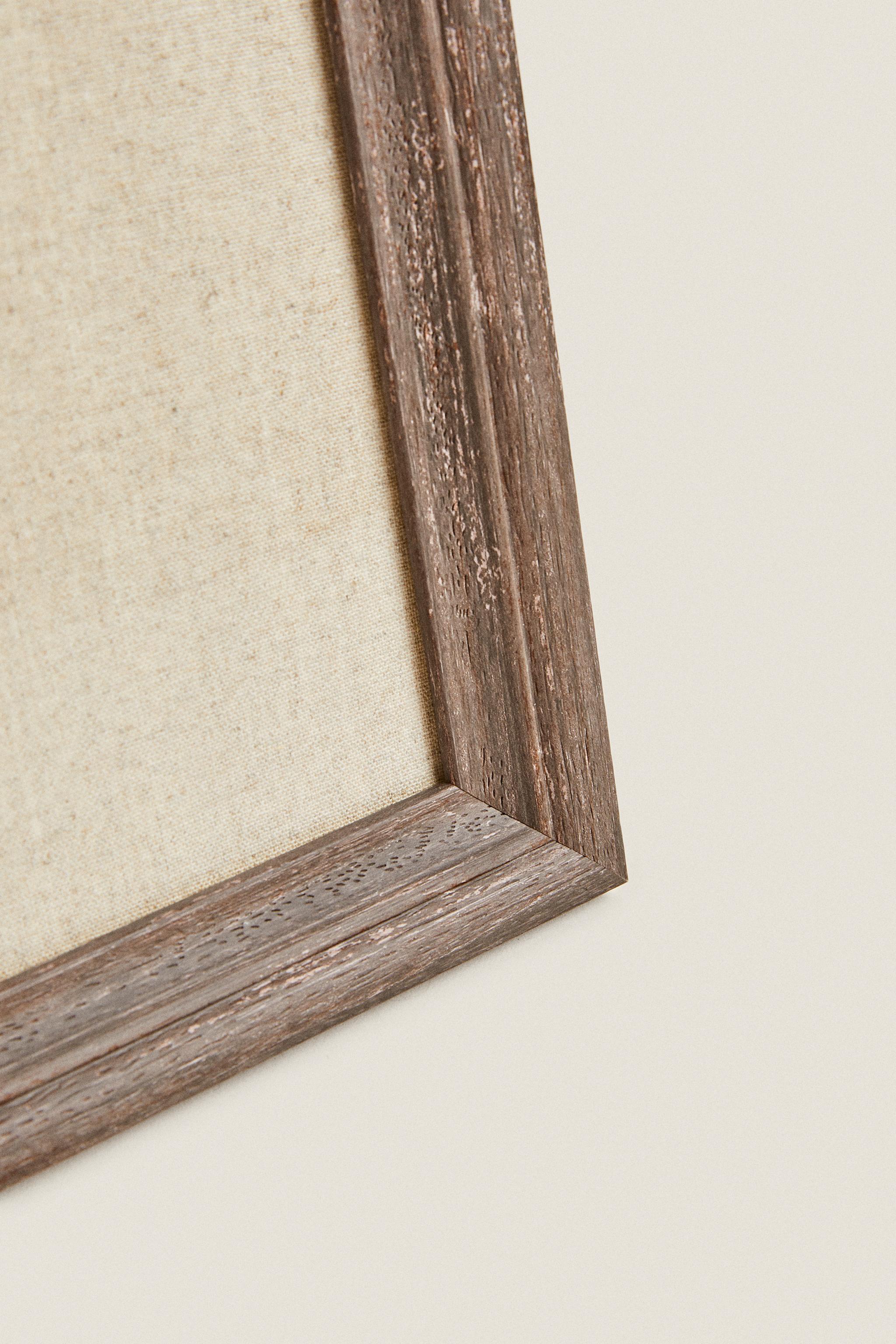 MATTE WOODEN PICTURE FRAME