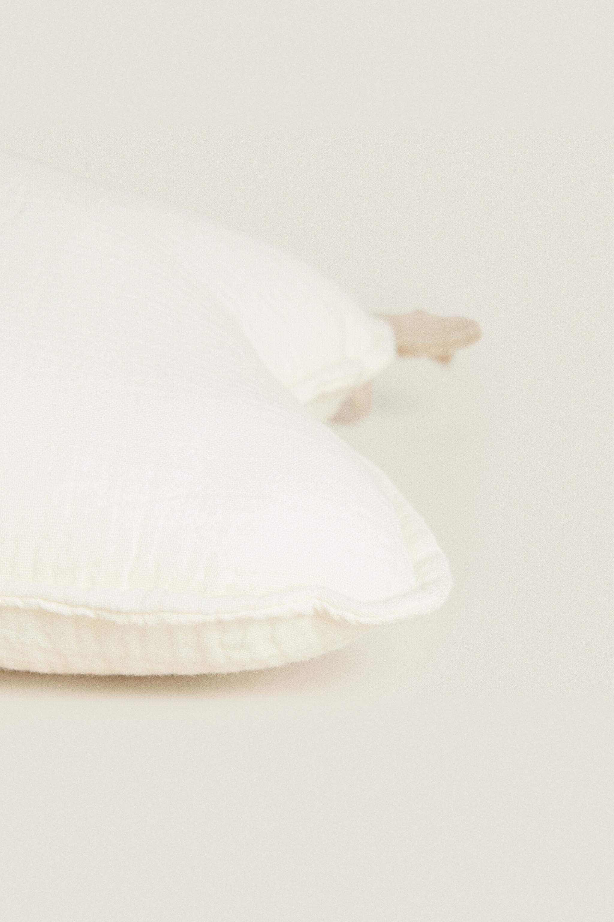 CHILDREN'S MUSLIN STAR THROW PILLOW