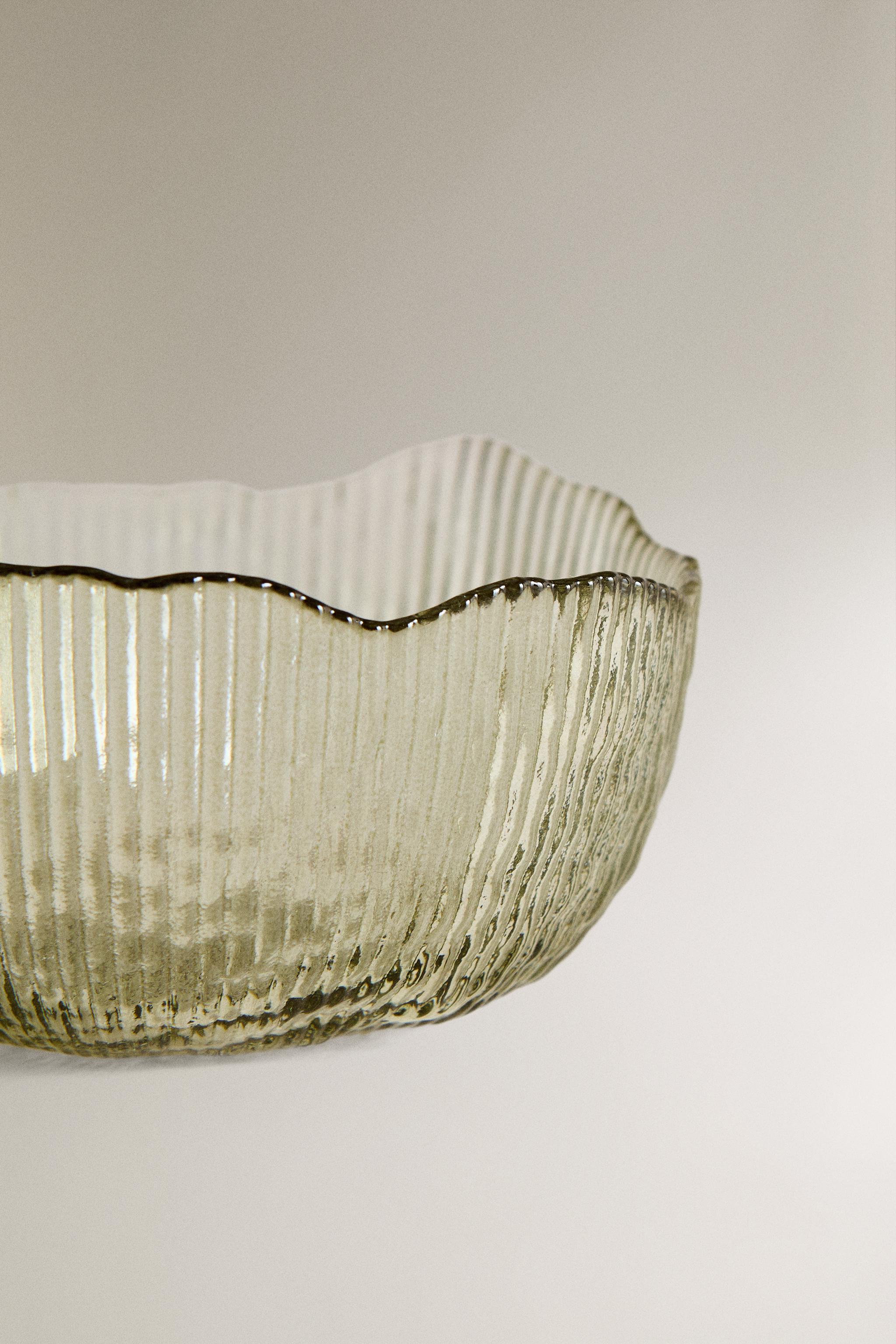 GLASS BOWL WITH RAISED DESIGN