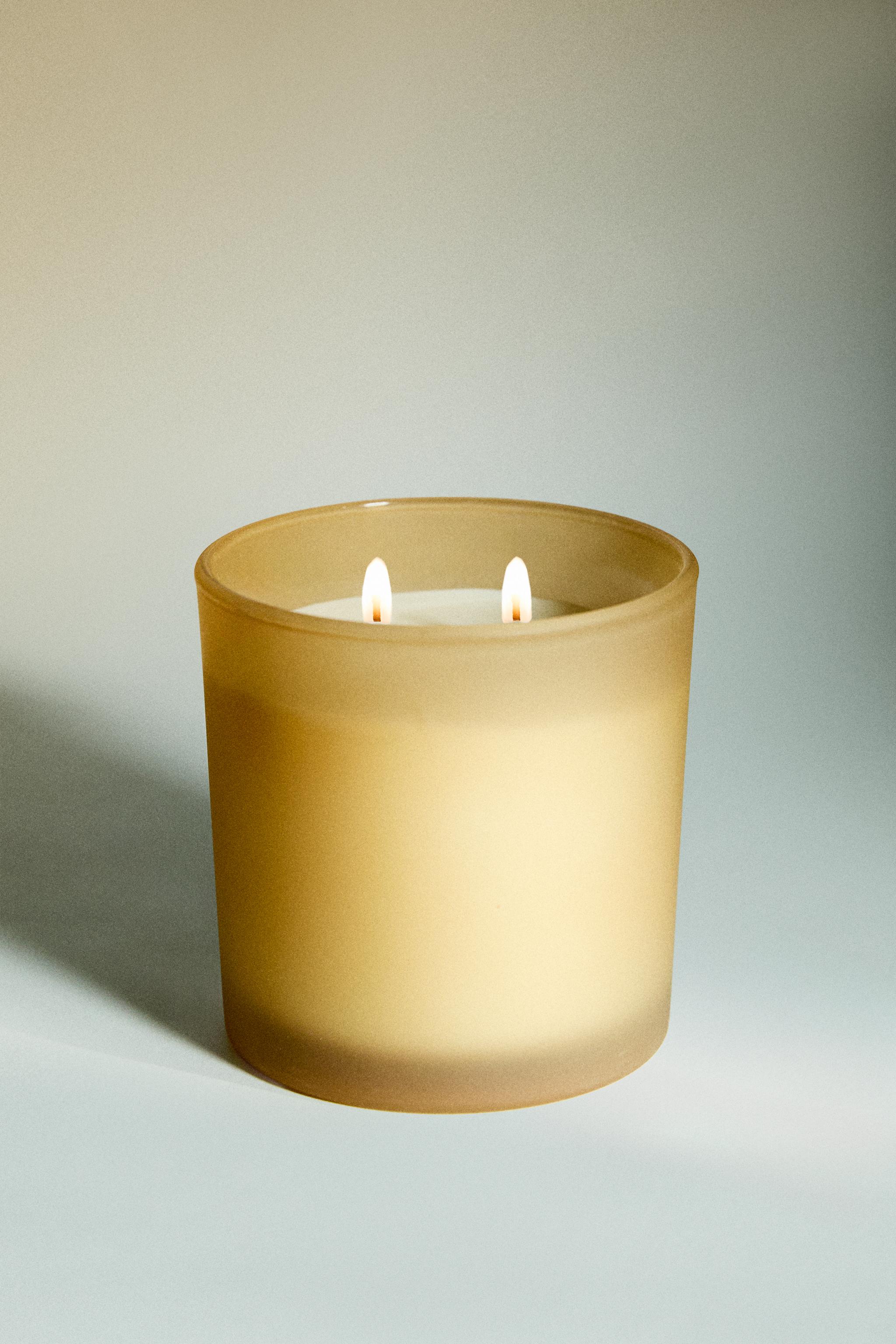 (350 G) SILK PEONY SCENTED CANDLE