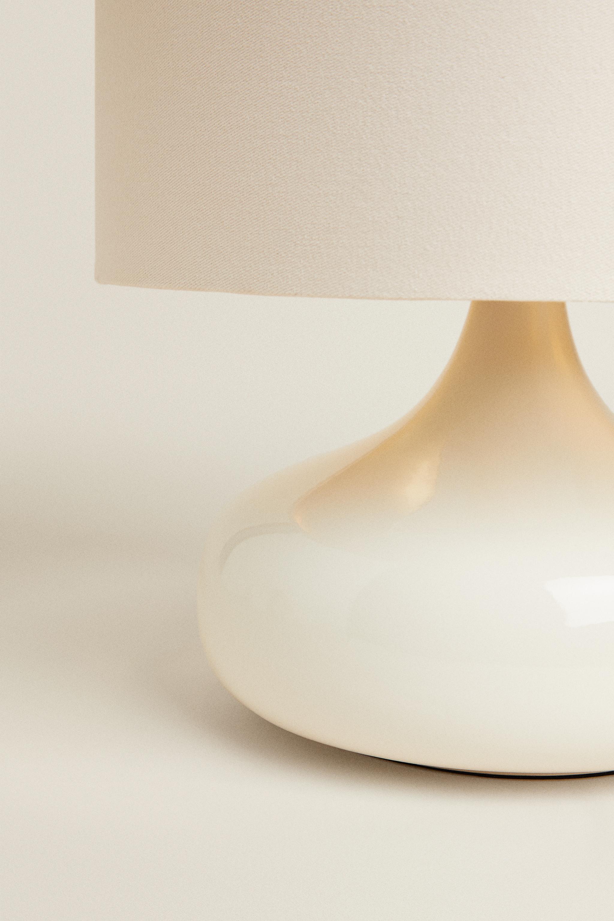 CERAMIC BASE TABLE LAMP