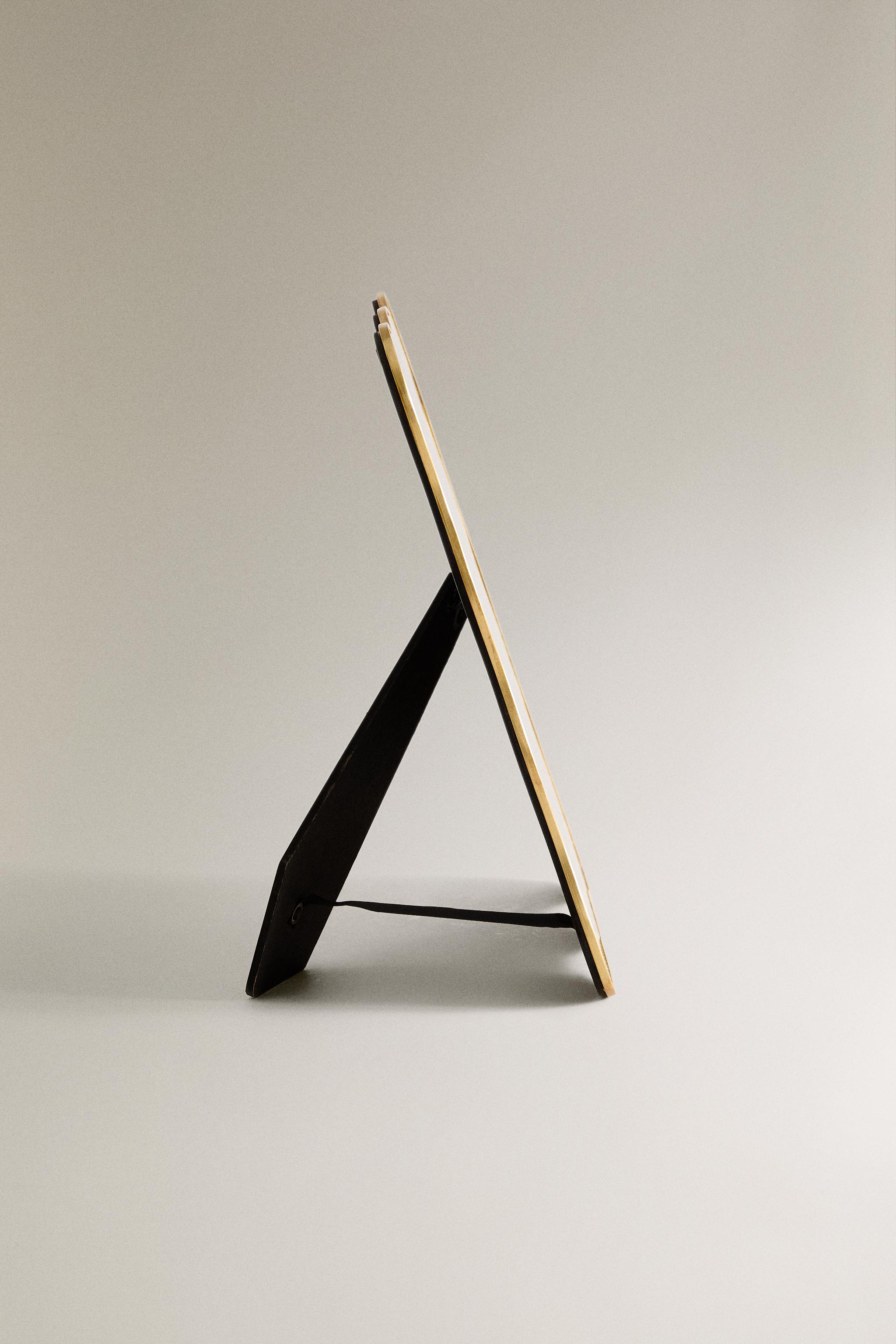 SCALLOPED METAL PICTURE FRAME